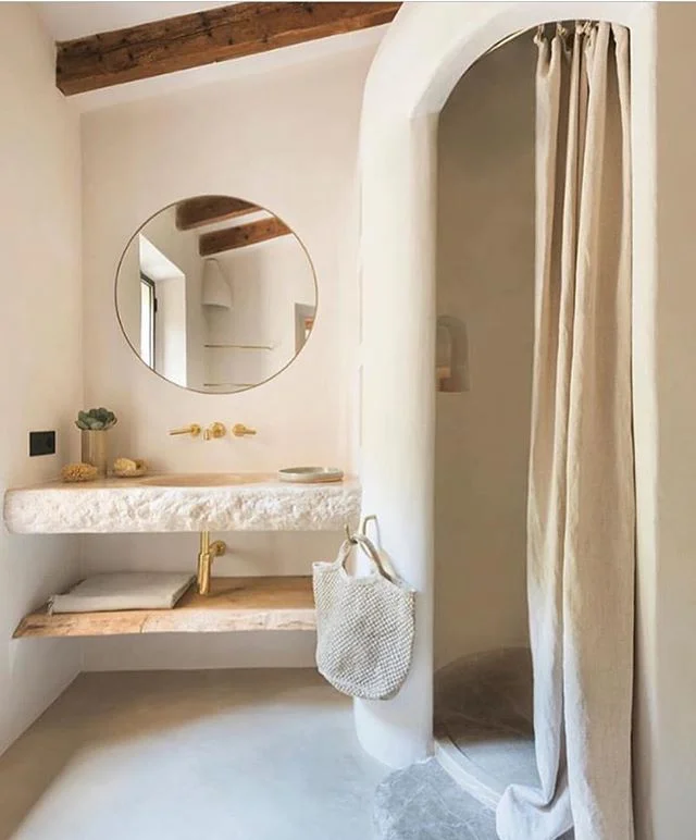 Interior Inspo || In love with this bathroom designed by @moredesign.es . An organic space with the perfect amount of luxe. X
.
.
.
#bathroomdesign #warmtones #organicinteriors #brassdetails #rendering #interiordesign #european #mallorca #bathroom #i