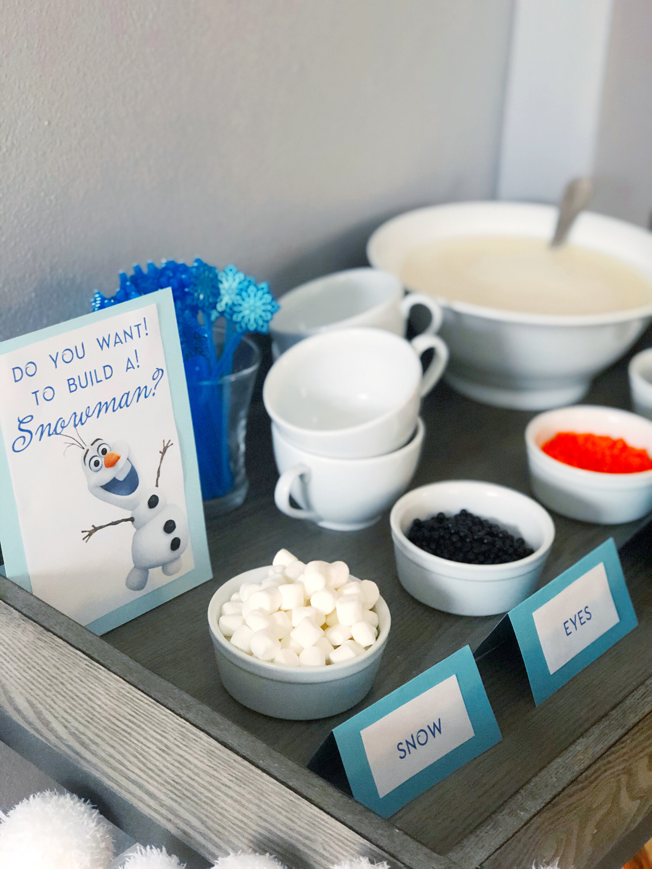 Frozen Themed Waffle Birthday Party with FREE PRINTABLES  Frozen theme  party, Frozen themed birthday party, Frozen birthday party