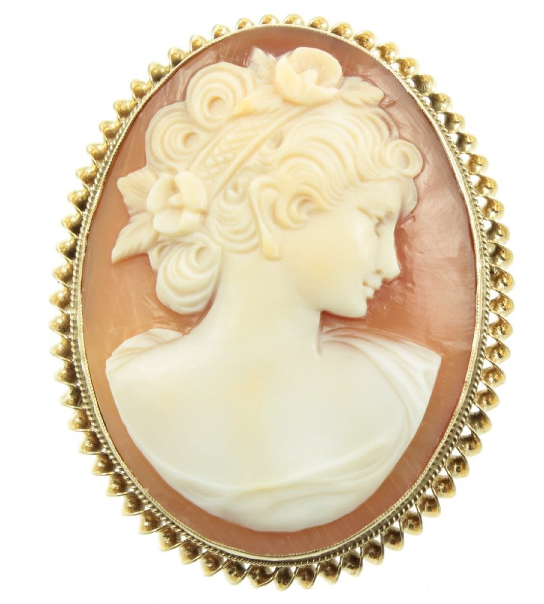 C A M E O ✨ // A cameo stands out as a small piece of sculpture typically carved in stone or shell cut in relief in one layer with another contrasting layer serving as the background. Cameos use opposite technique of intaglio in which case the design