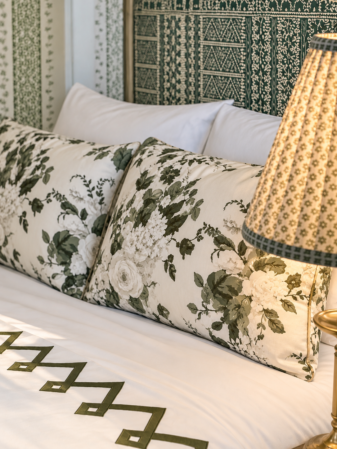 bed pillow vignette palm beach.png