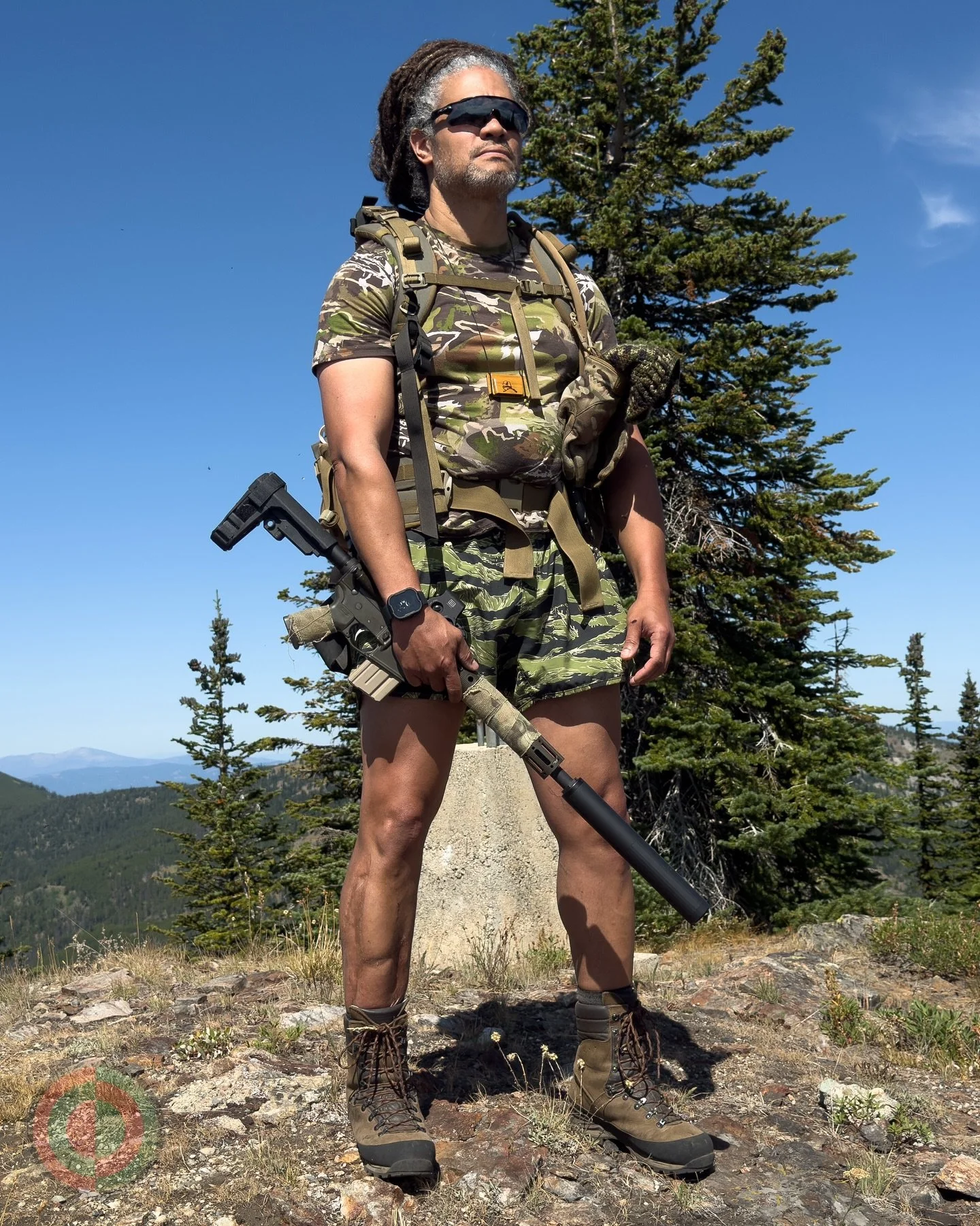 Bear Season 2025. 
Shop the look:
@kifaru_intl 
@schnee_hunt 
@zulufucxs 
@uaoutdoor 
@darntoughvermont 
@bowersgroup 
@oakley 
@mechanix_wear 
@eotech 
@apple 

#haughtcouture #bearseason #hunting #bearhunting #hiking #458socom #summit 

Getting aft