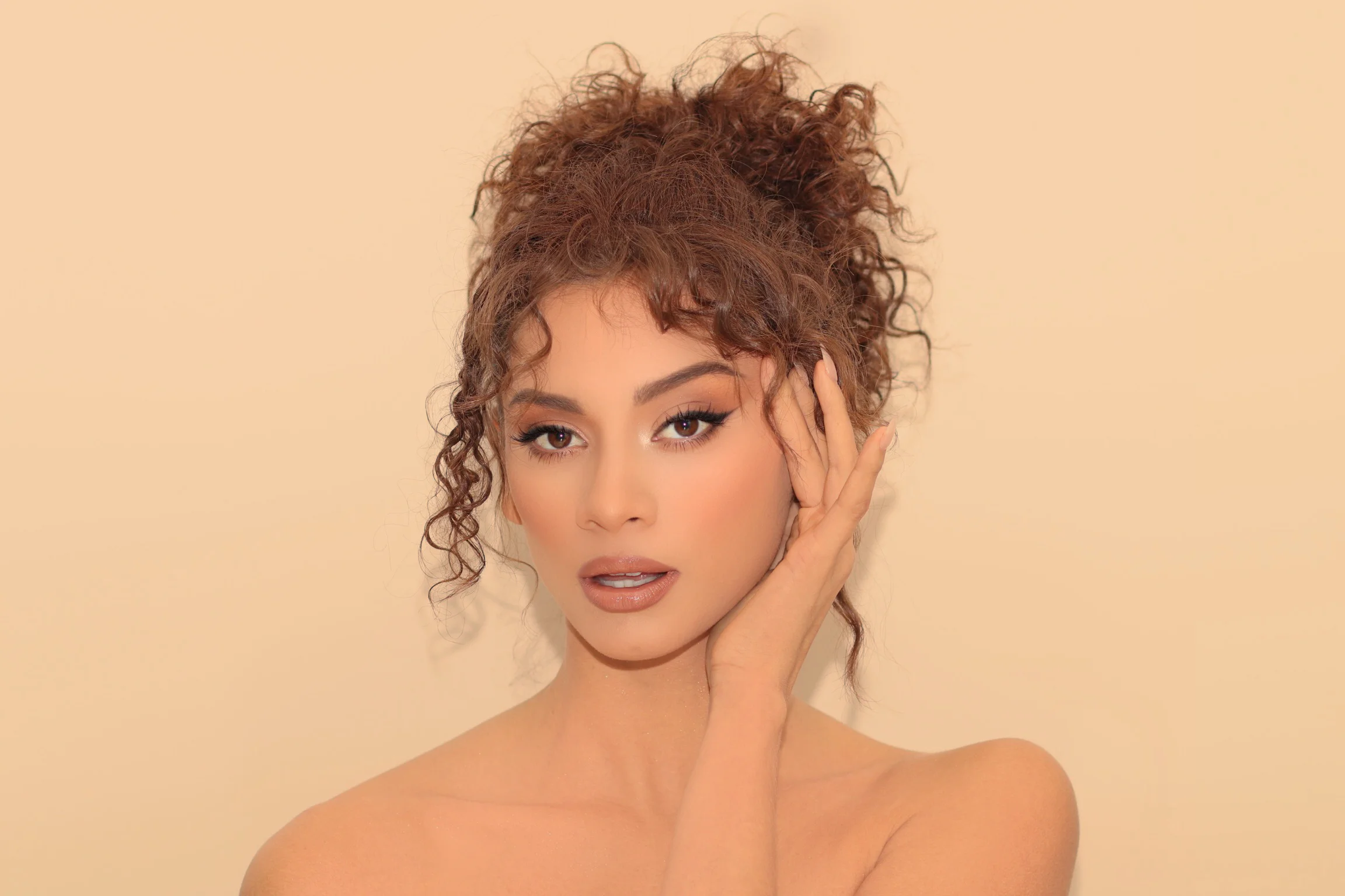 Facetune_17-01-2019-22-30-55_Julie.jpg
