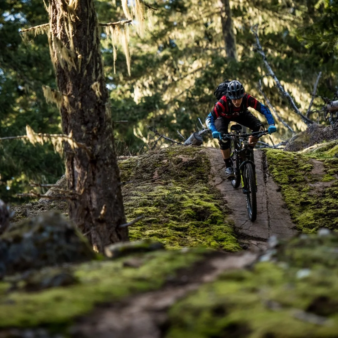 Romain Resplendino riding a bike in a green room