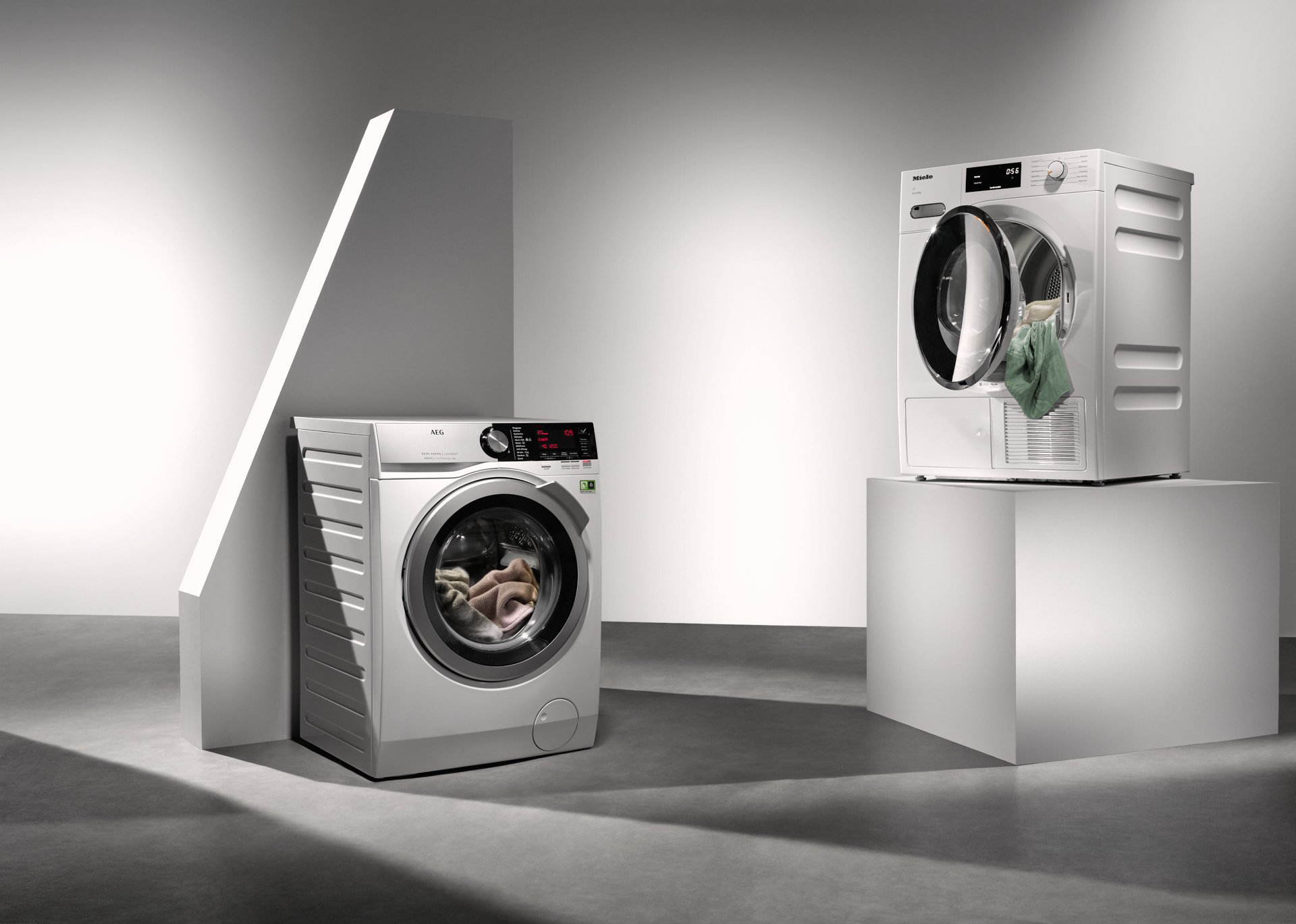 AEG MIELE_WASHER DRYER_HERO A_05.jpg