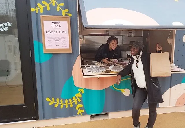 All smiles over here!  Pop up continues today from 12-6 in @piazzapodpark. 
Cakes, bars, brownies and cookies are just waiting to be devoured.

Thank you @jah_netti &amp; @kinneygrams !!!❤❤