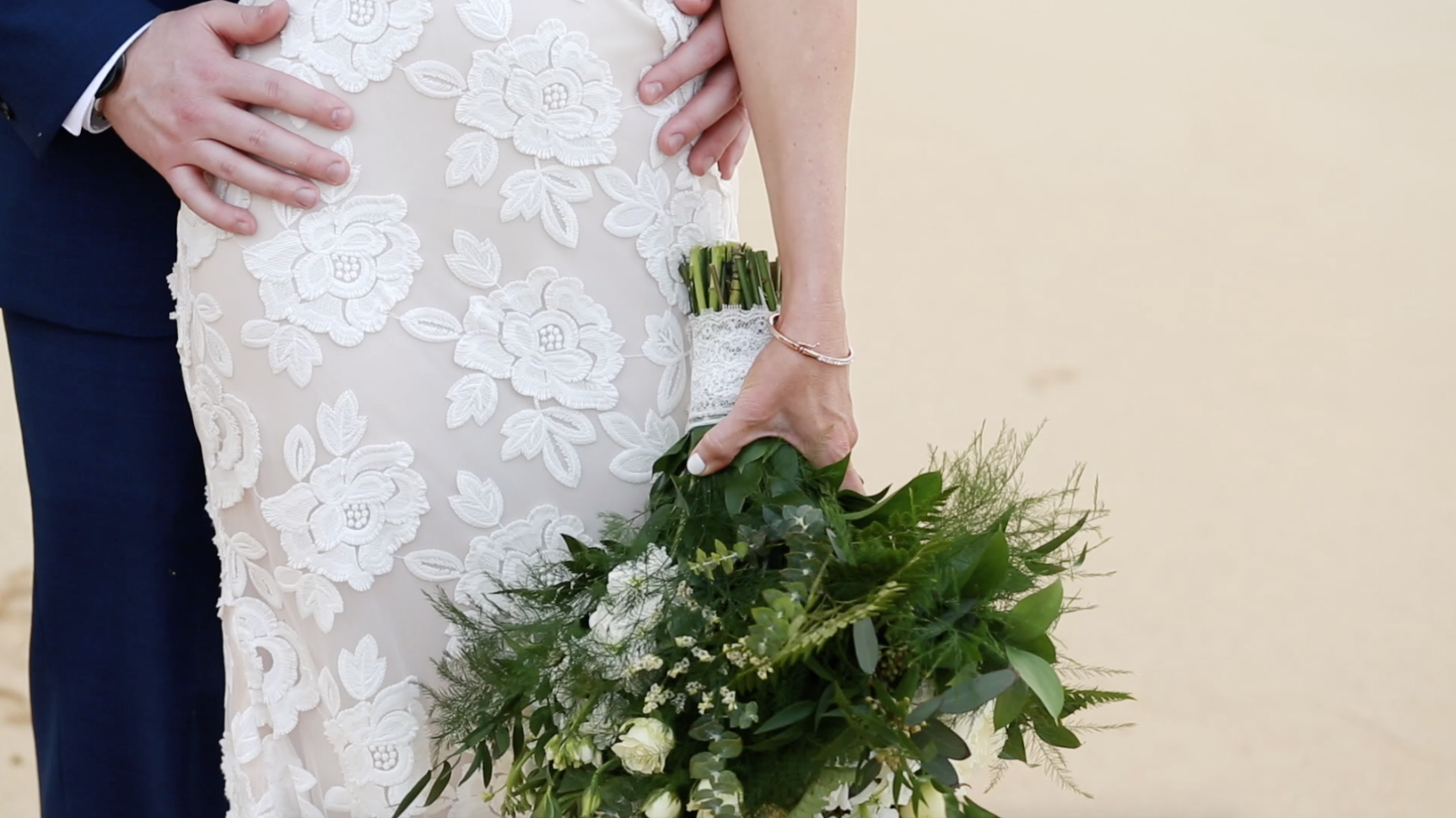 Boho wedding flowers // green and white