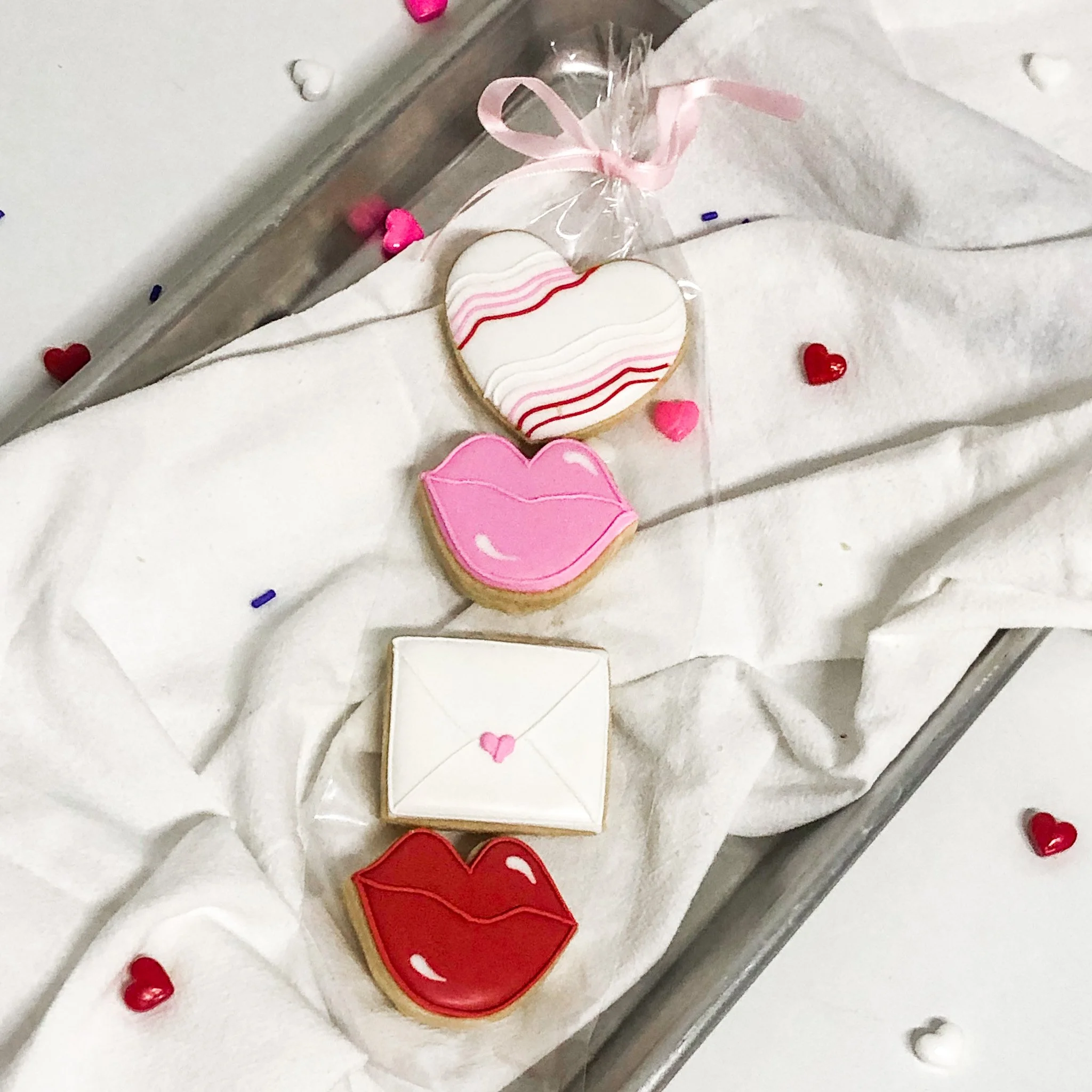 Mini Sleeve - Hugs and Kisses