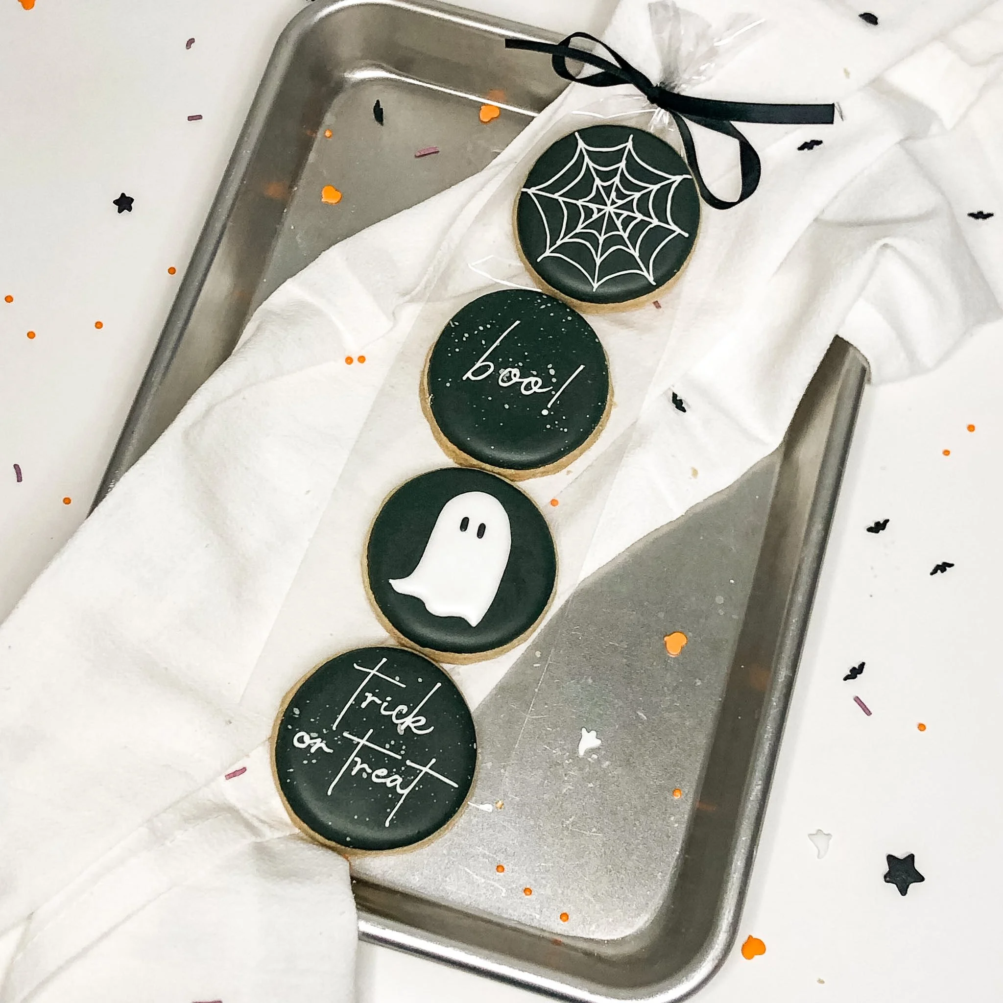 Halloween Mini Sleeve - BOO!