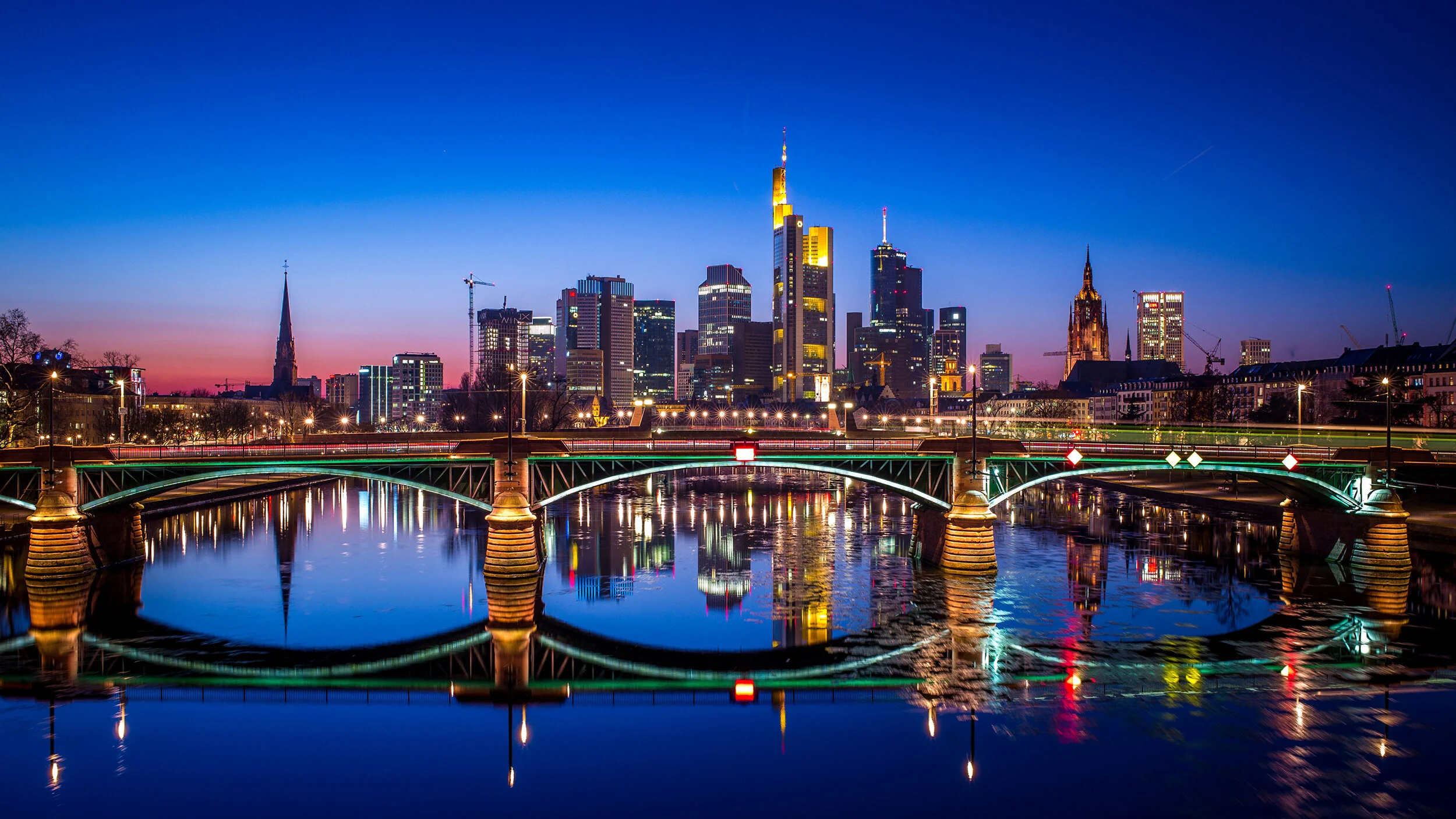 Frankfurt_Germany_Houses_Rivers_Bridges_Night_519741_3840x2160.jpg