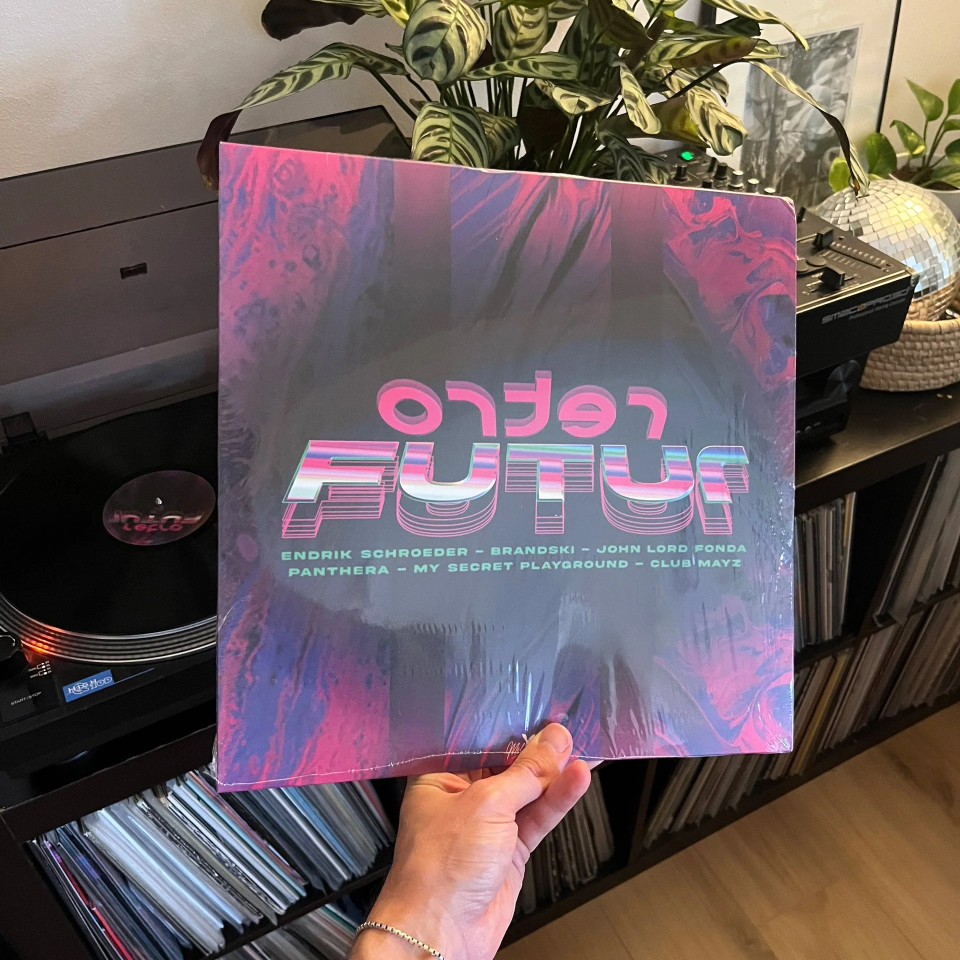 VINYL-FOTO-1x1.jpg