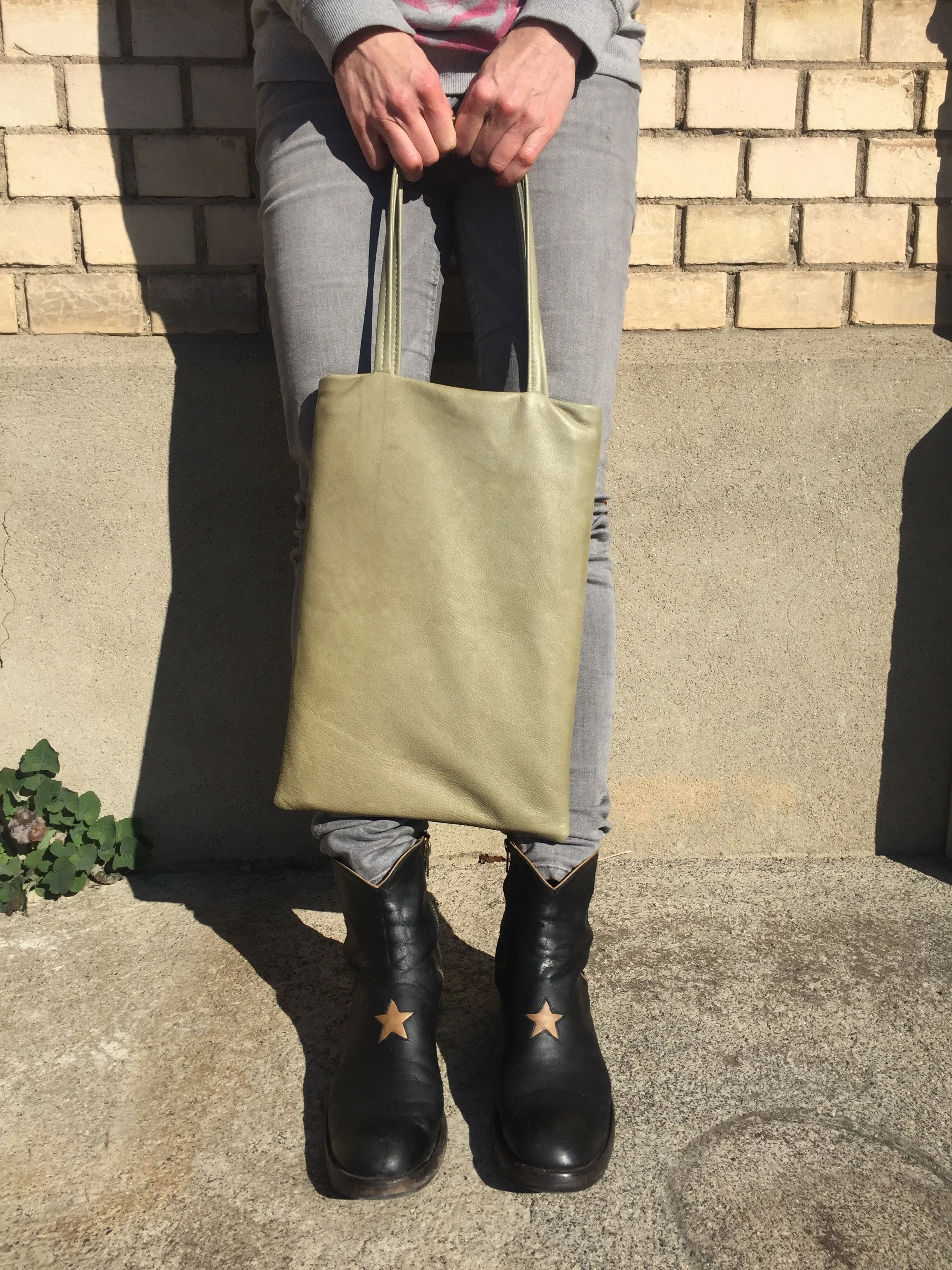 02_KLEINE TOTE / LAPTOP BAG
