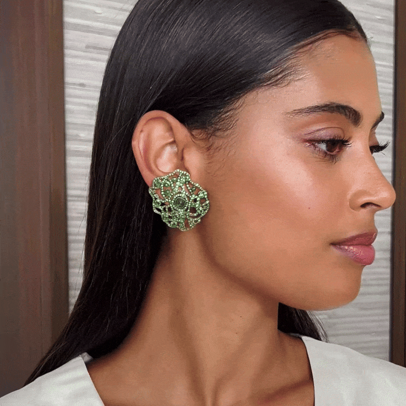 VANLELES Acacia Tsavorite Earclips.gif