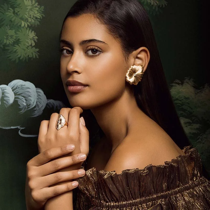 VANLELES-Fleur de Sable-18 Karat-Rose Gold-Diamonds-Ring-Earrings-model1.jpg