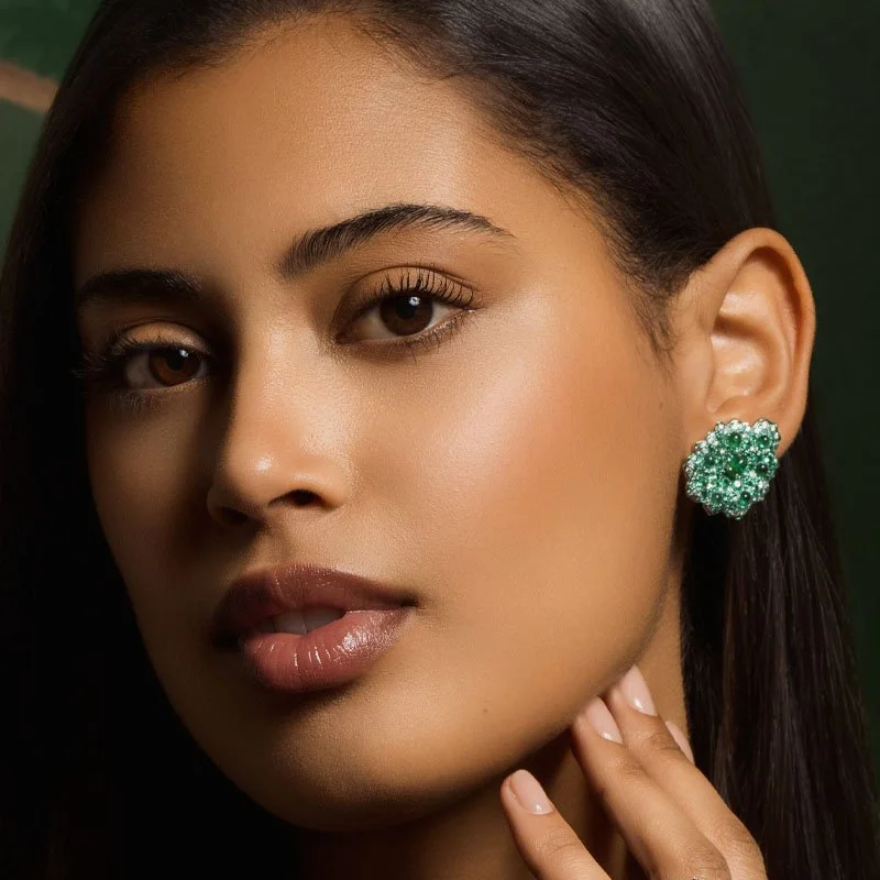 VANLELES-Fleur de Sable-18 Karat-Yellow Gold-Diamonds-Emeralds-Earrings-model2.jpg