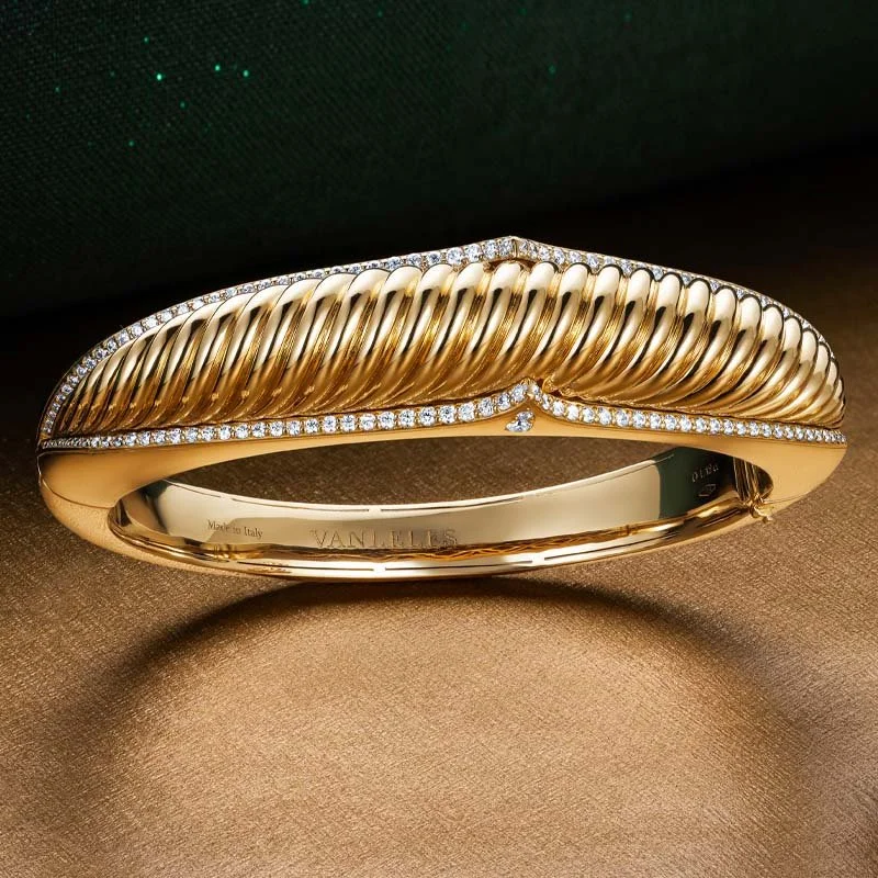 The Nile-18 karat-yellow gold-diamonds-bracelet-still.jpg (Copy)