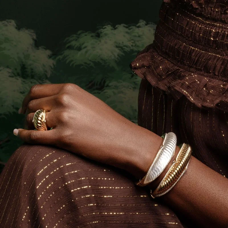 The Nile-18 karat-yellow gold-diamonds-suite-model2.jpg