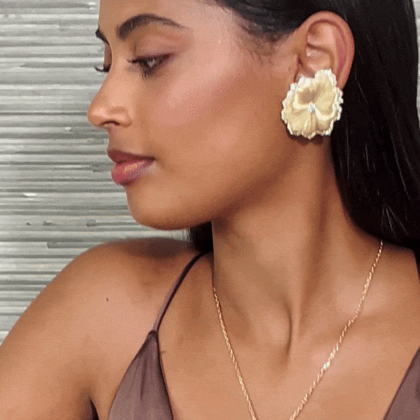 VANLELES Fleur de Sable Medi Earrings and Pendant.gif