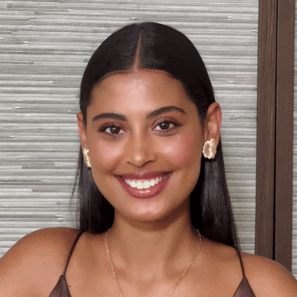 VANLELES Fleur de Sable Mini Earrings with Diamonds.gif