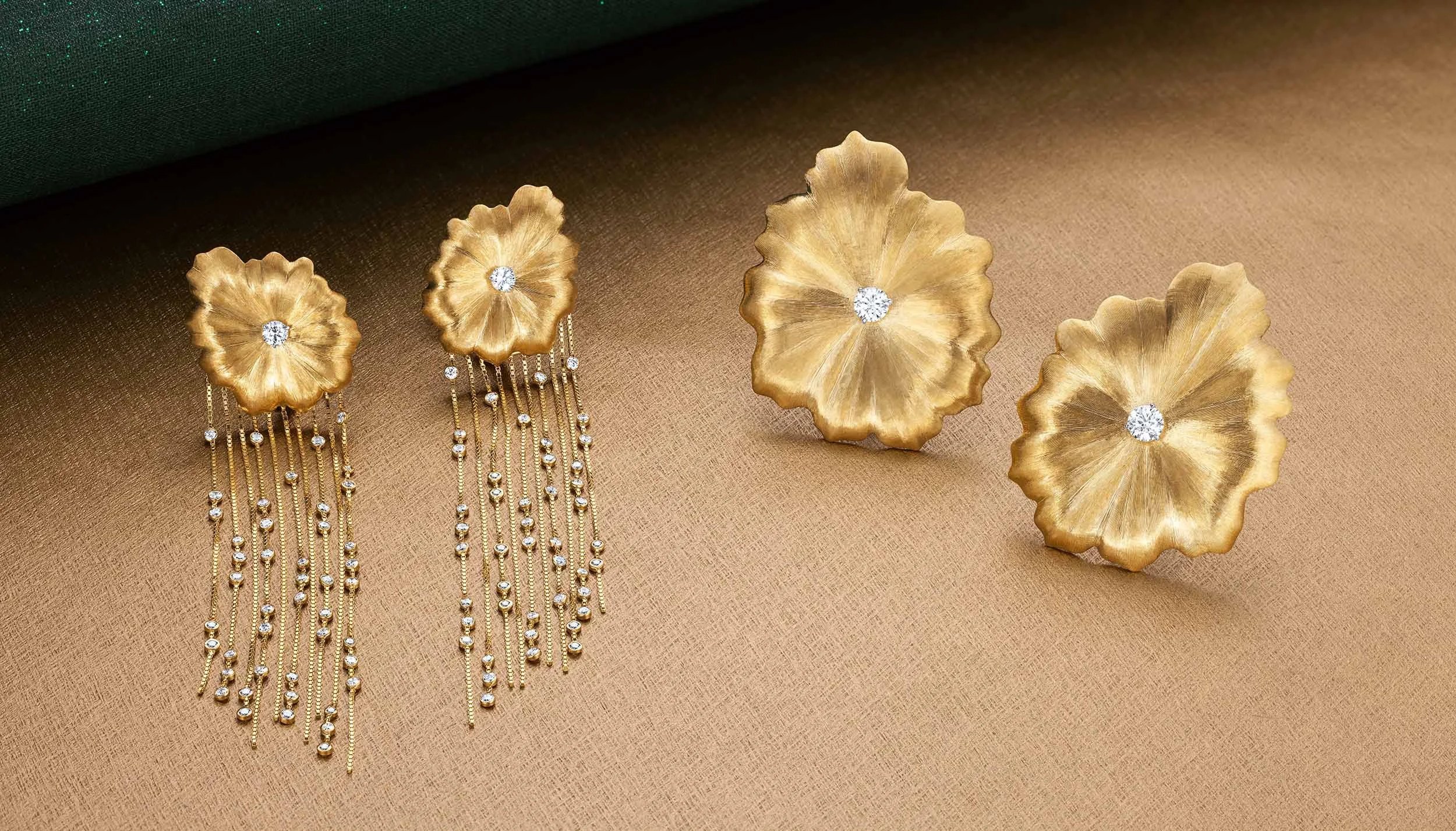 VANLELES-Fleur de Sable-18 karat-gold-diamonds-earrings.jpg