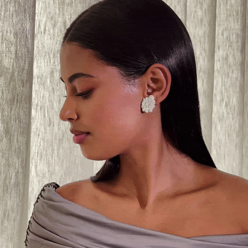 VANLELES Fleur de Sable Mini Diamond Earrings.gif