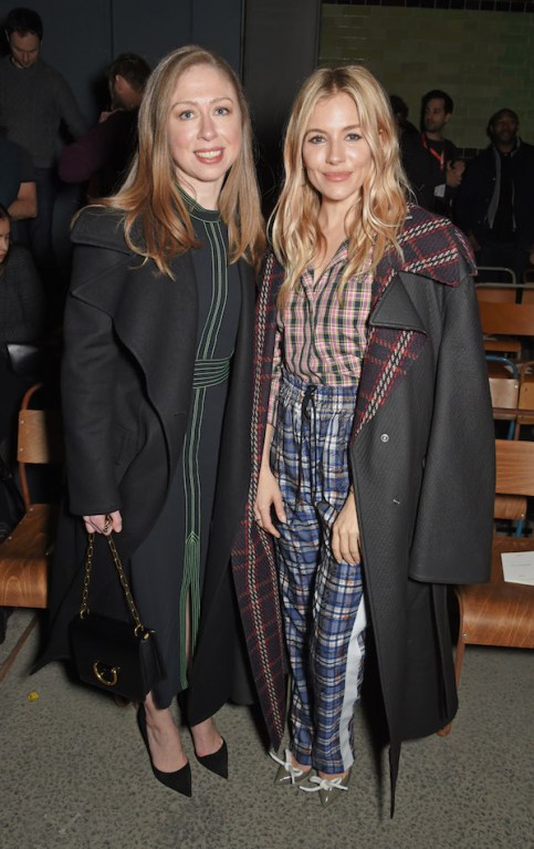Chelsea-Clinton-and-Sienna-Miller-at-the-Burberry-February-2018-show.jpg