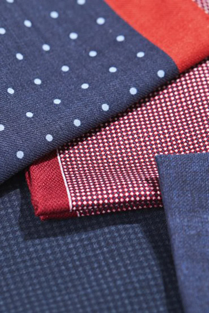POCKET SQUARES A silk or cotton pocket square in a vibrant colour or pattern adds a touch of flair to your look in an instant. Explore impeccably crafted BOSS menswear selection.