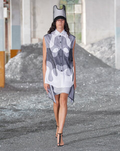 Burberry Spring_Summer 2022 Womenswear Presentation Collection - Look 12 - Cyrielle.jpg