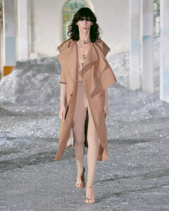 Burberry Spring_Summer 2022 Womenswear Presentation Collection - Look 27 - Karo.jpg