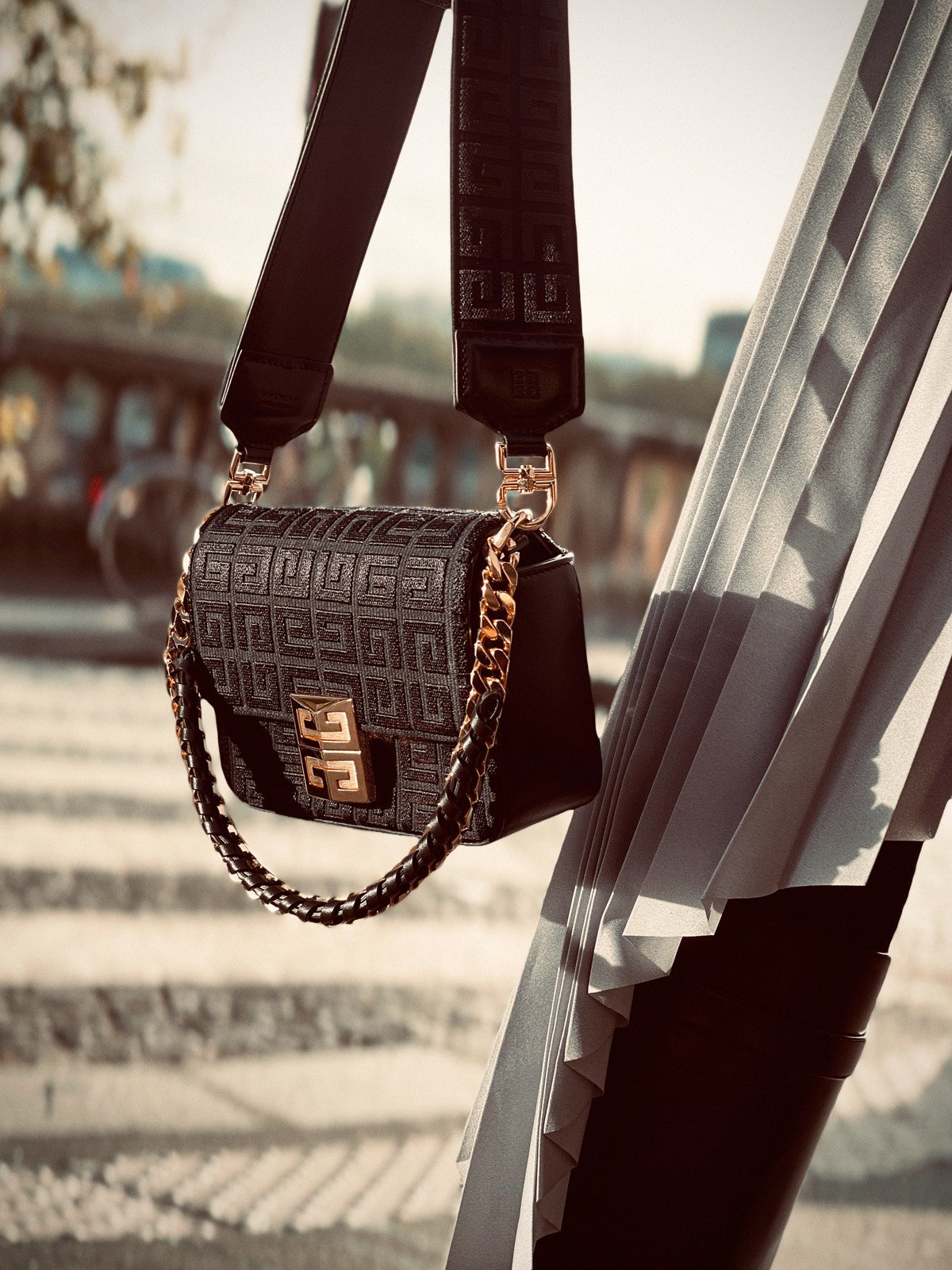 Givenchy Medium 4G Chain Leather Shoulder Bag