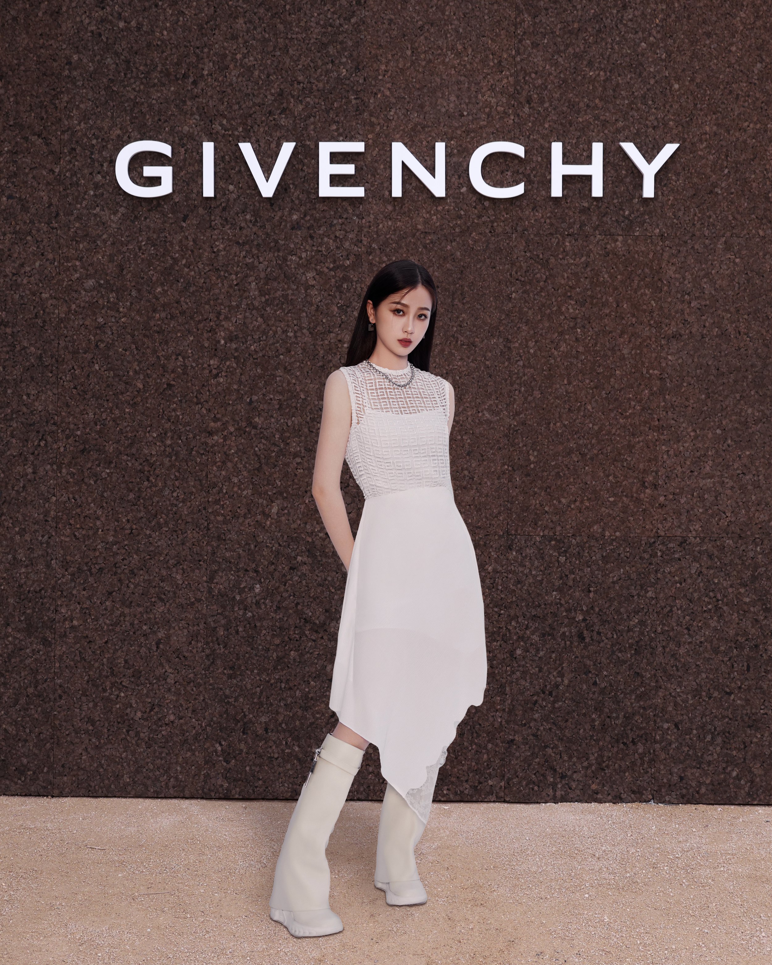 GIVENCHY-SS23-ESTHER.jpg