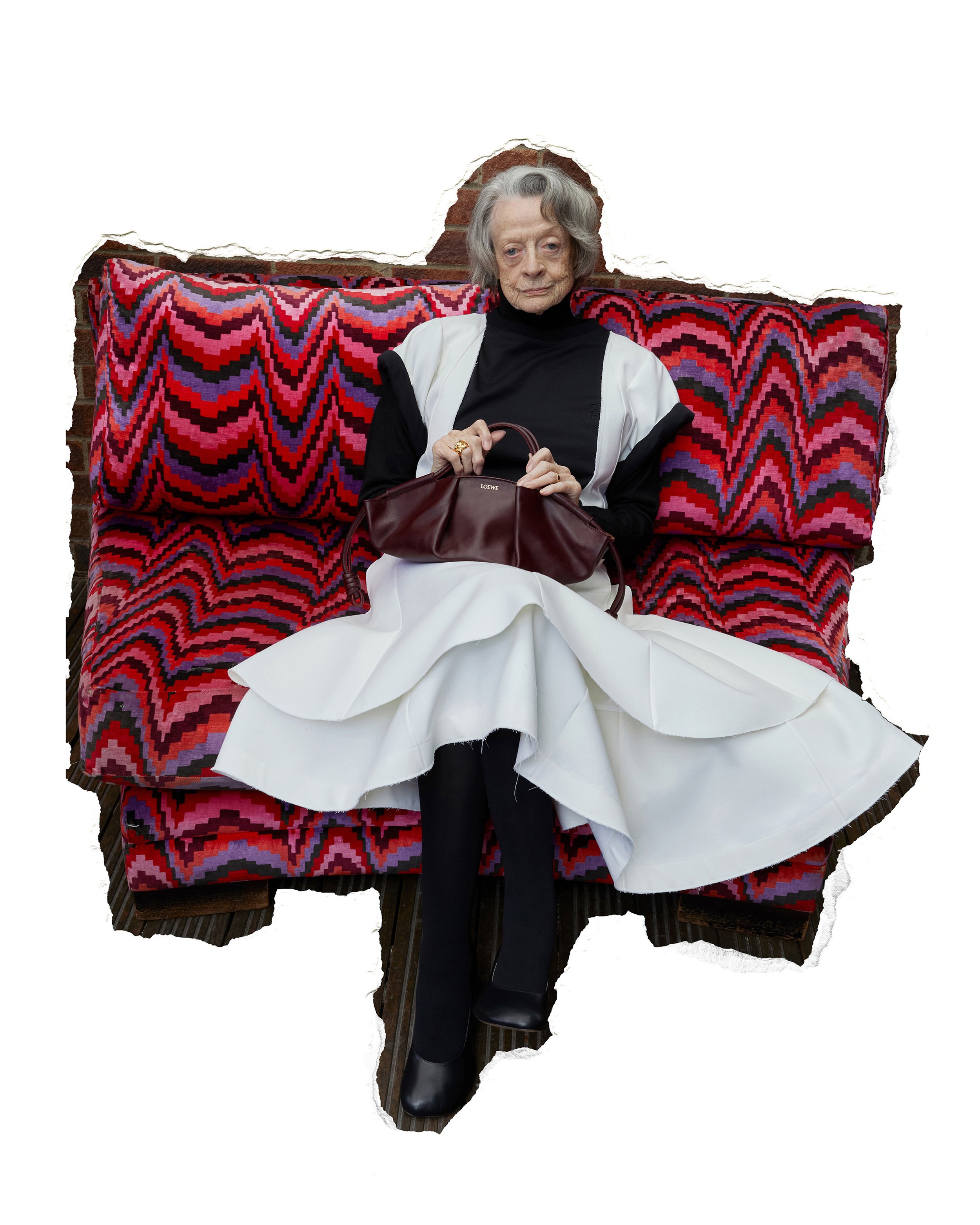 LOEWE_SS24_PRECO_JT_CAMPAIGN_MAGGIE_SMITH_RGB_CROPPED_4x5_CUT_OUT_LOE050723_1043.jpg