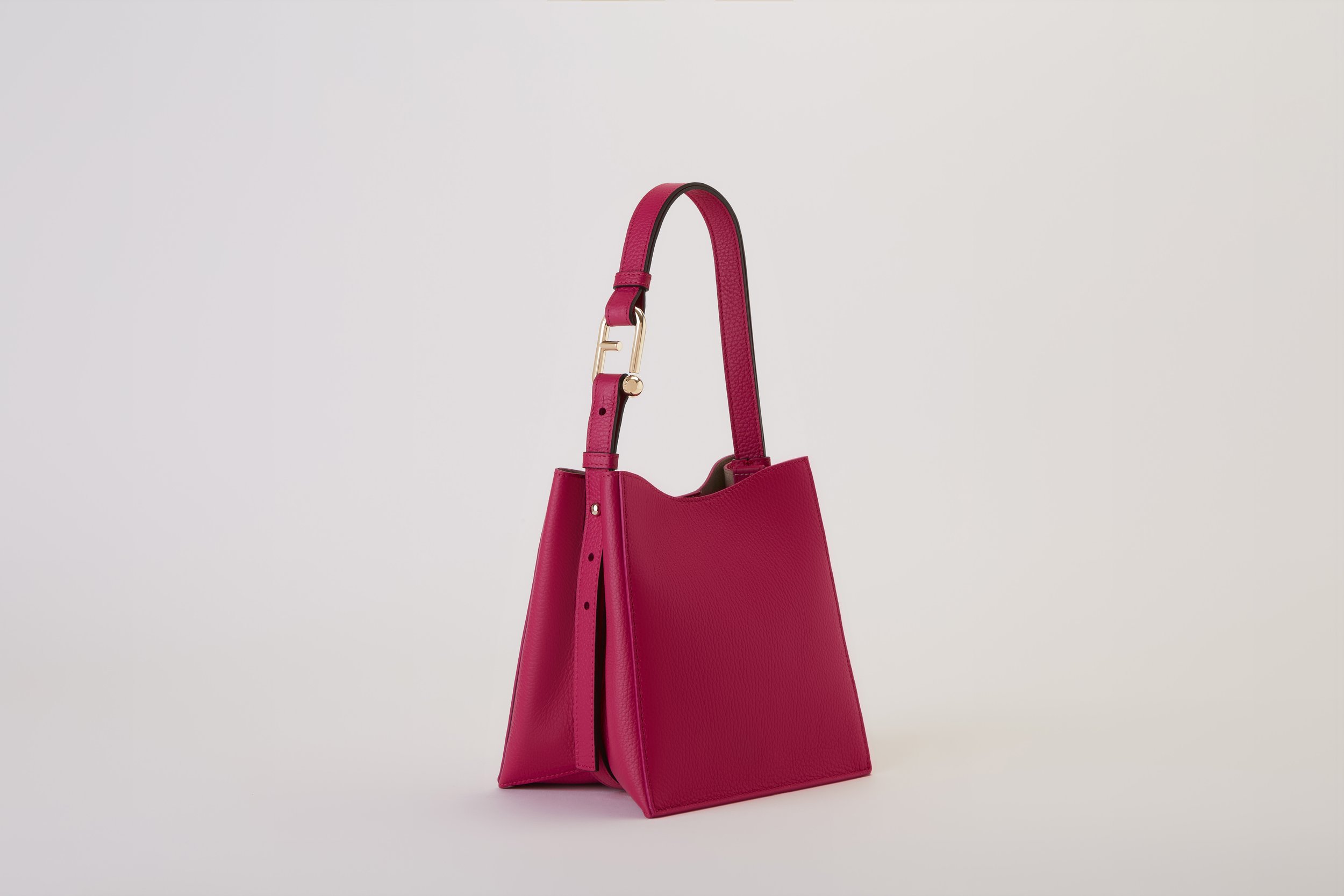 FURLA NUVOLA BUCKET_FUCHSIA_ph courtesy Furla.jpg