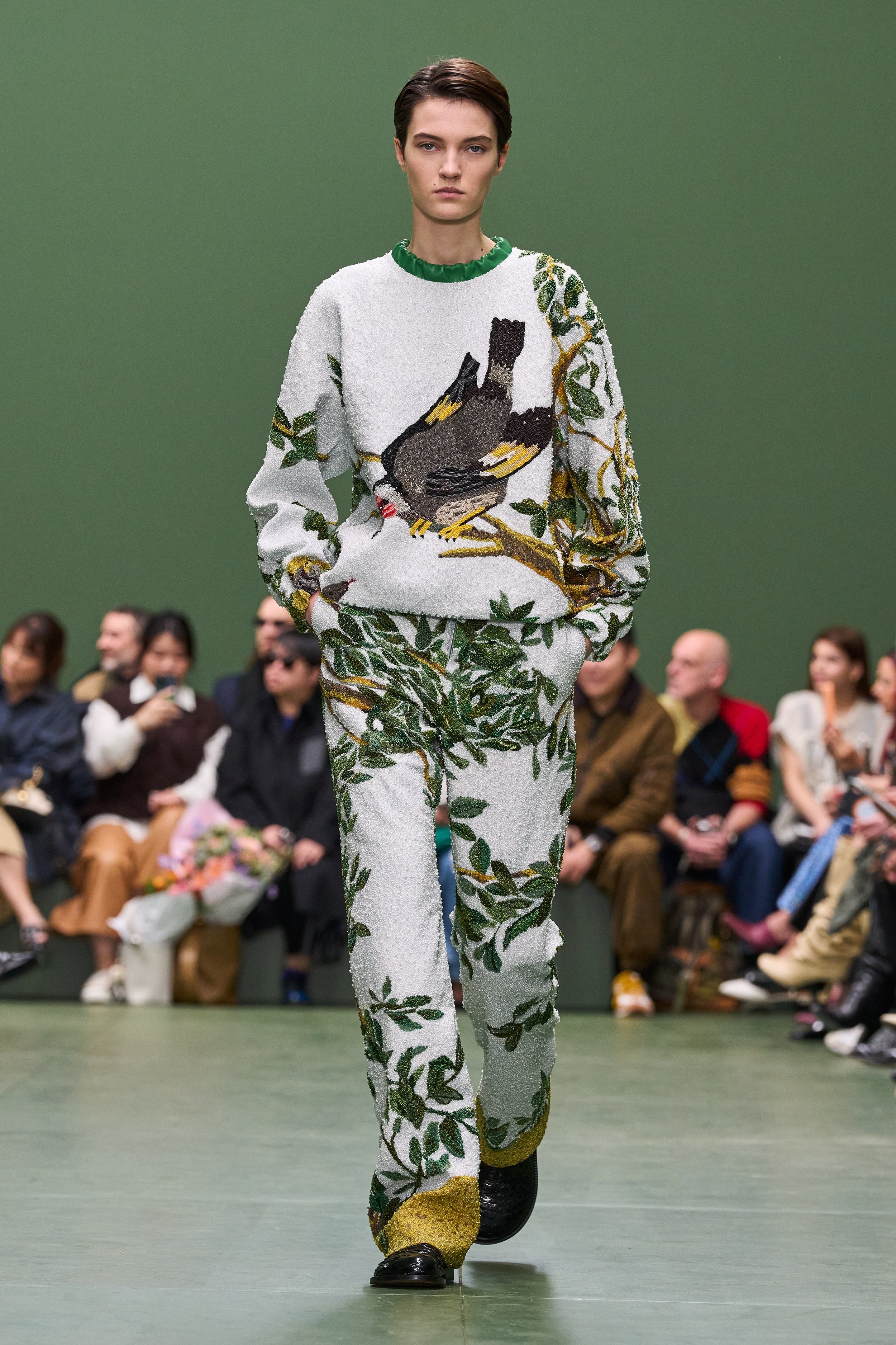 LOEWE_FW24_WW_SHOW_RUNWAY_LOOK_10_FRONT_RGB_CROPPED_2X3.jpg