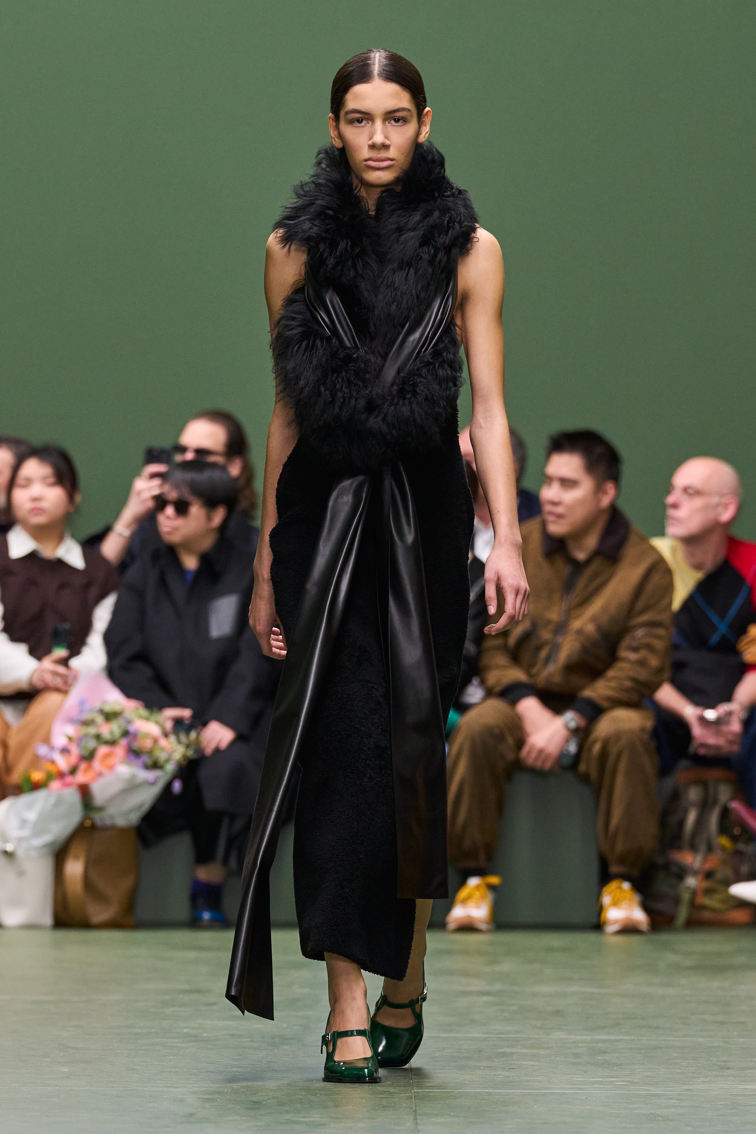 LOEWE_FW24_WW_SHOW_RUNWAY_LOOK_17_FRONT_RGB_CROPPED_2X3.jpg