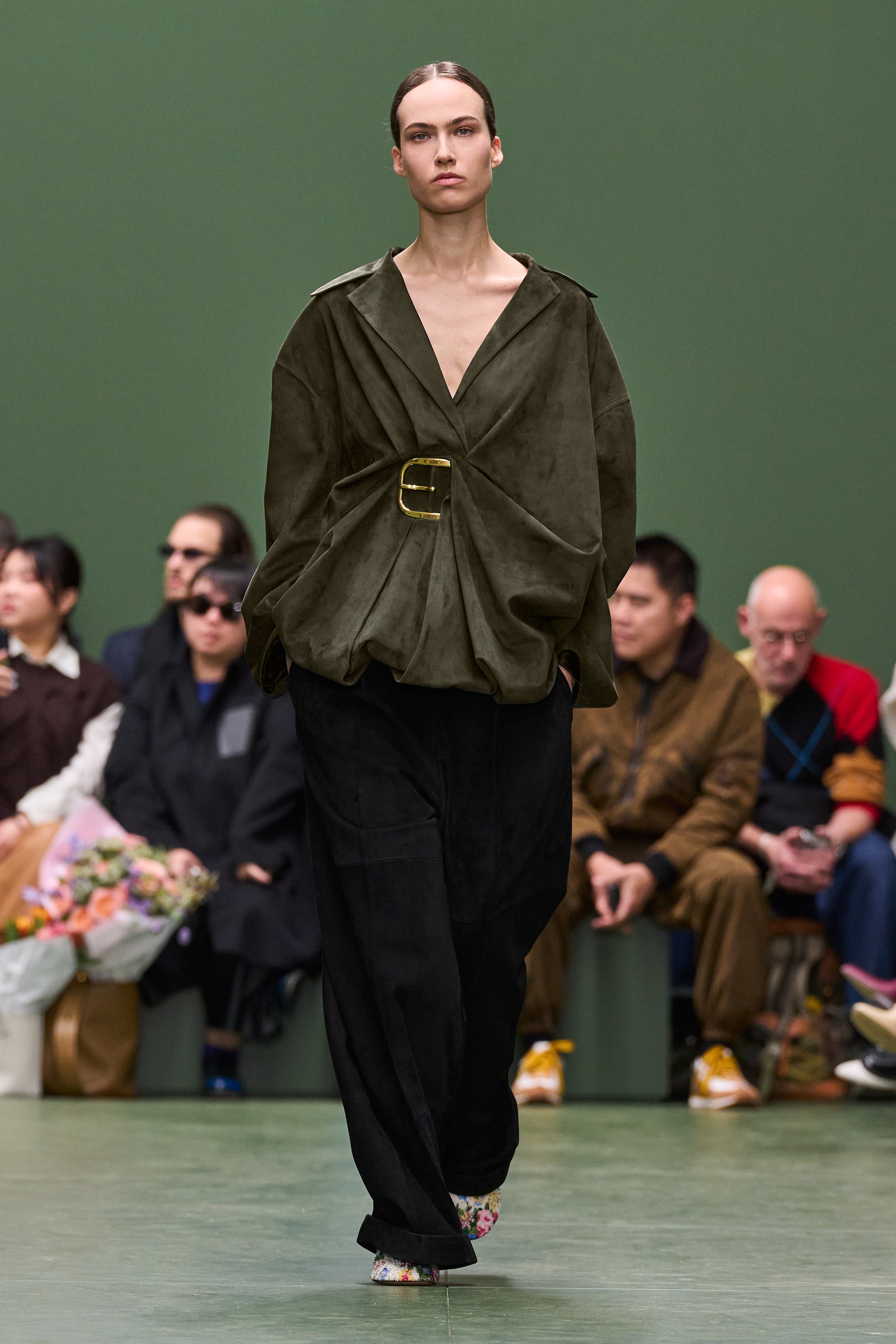 LOEWE_FW24_WW_SHOW_RUNWAY_LOOK_46_FRONT_RGB_CROPPED_2X3.jpg