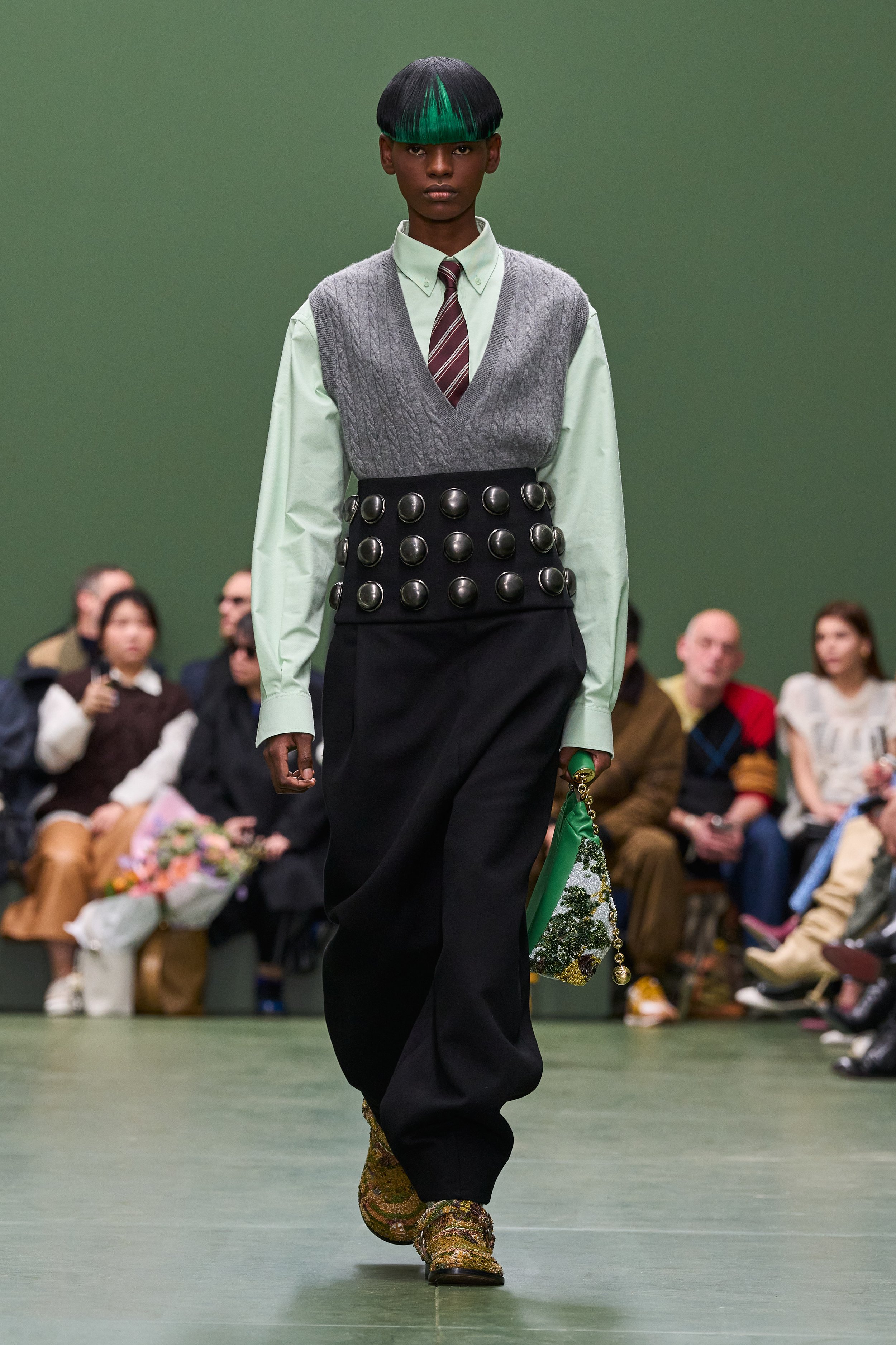 LOEWE_FW24_WW_SHOW_RUNWAY_LOOK_48_FRONT_RGB_CROPPED_2X3.jpg