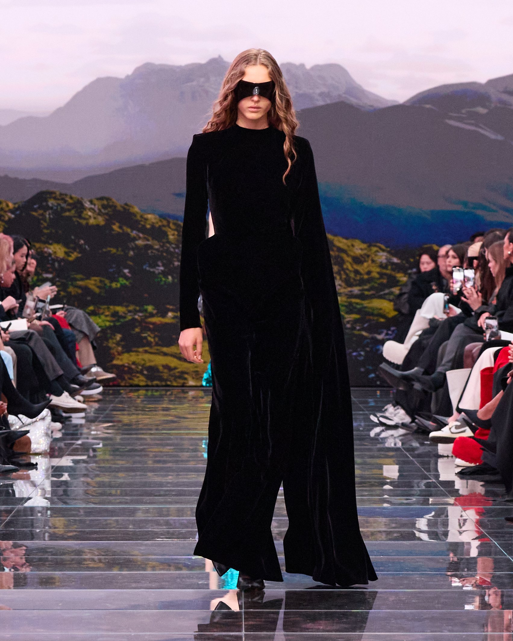 BALENCIAGA WINTER 24 LOOK 2_ANGELINA KENDALL.jpg