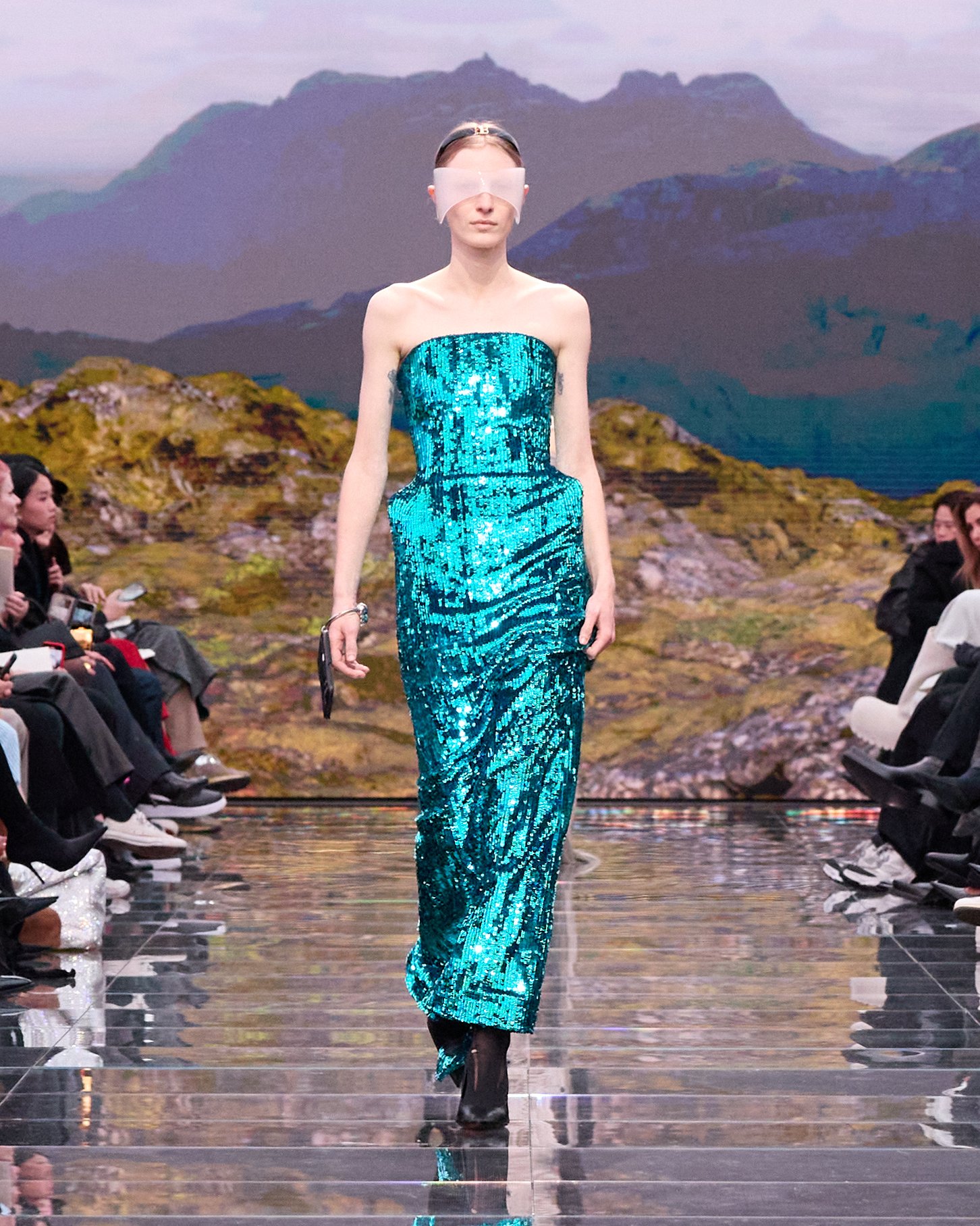 BALENCIAGA WINTER 24 LOOK 3_HANNAH CLAVERIE.jpg