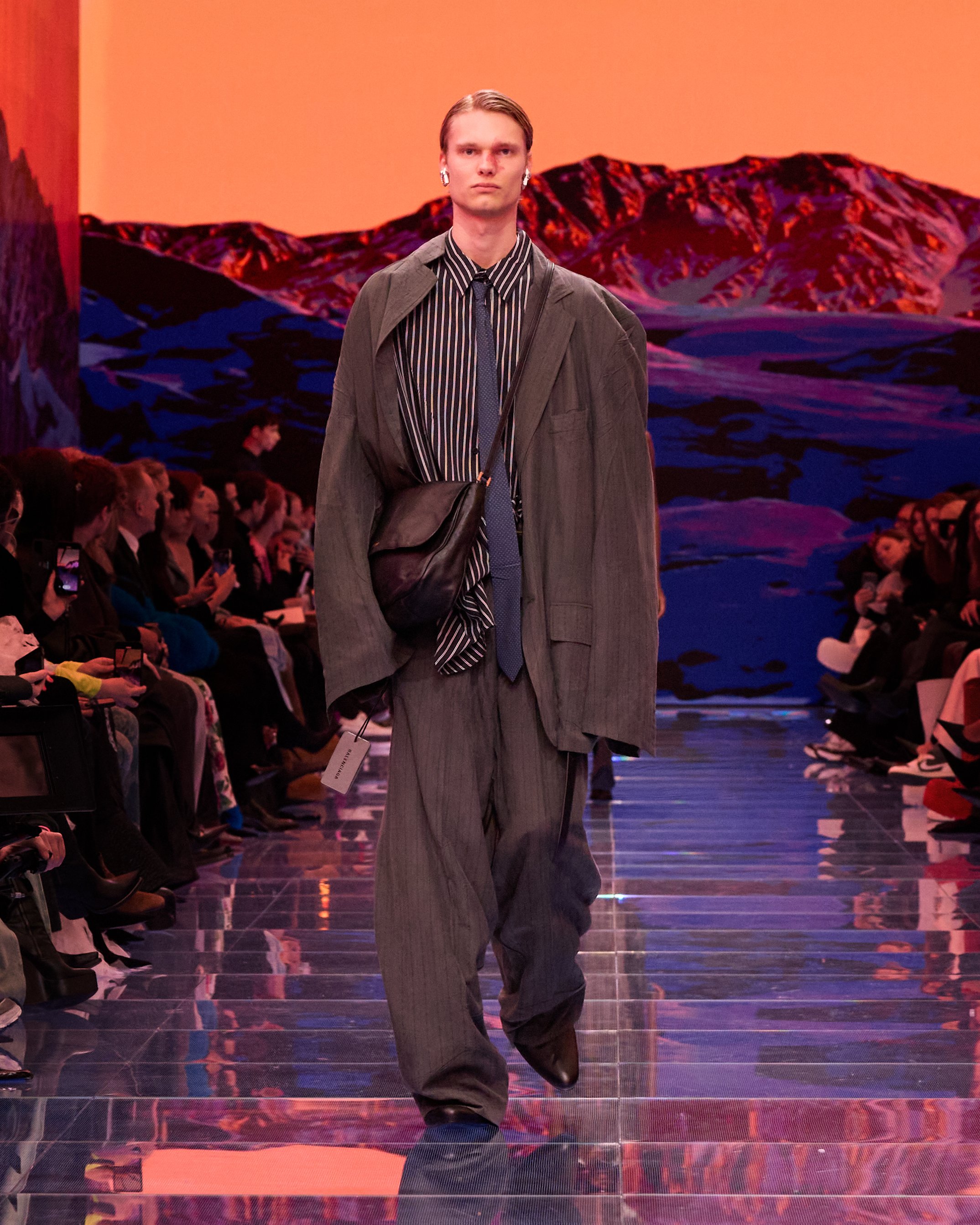 BALENCIAGA WINTER 24 LOOK 11_JESSE HOOITES.jpg