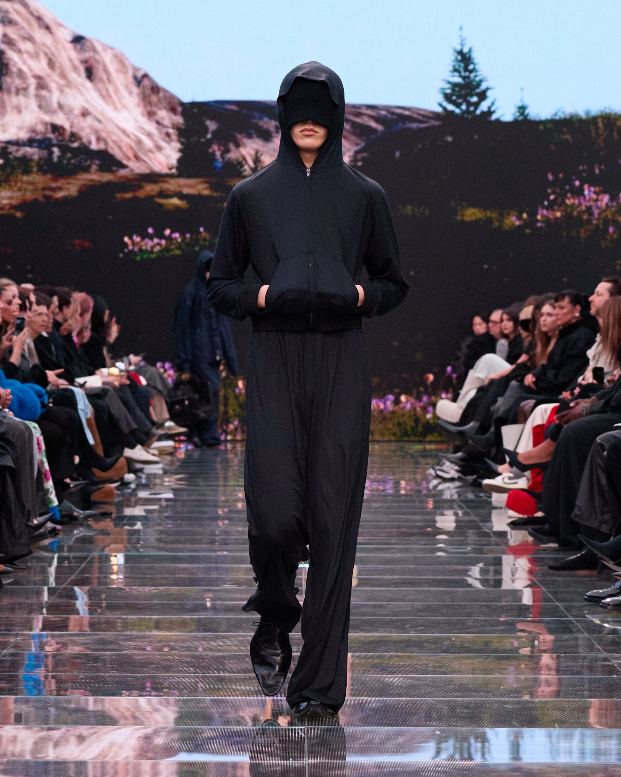 BALENCIAGA WINTER 24 LOOK 23_ISSAM.jpg