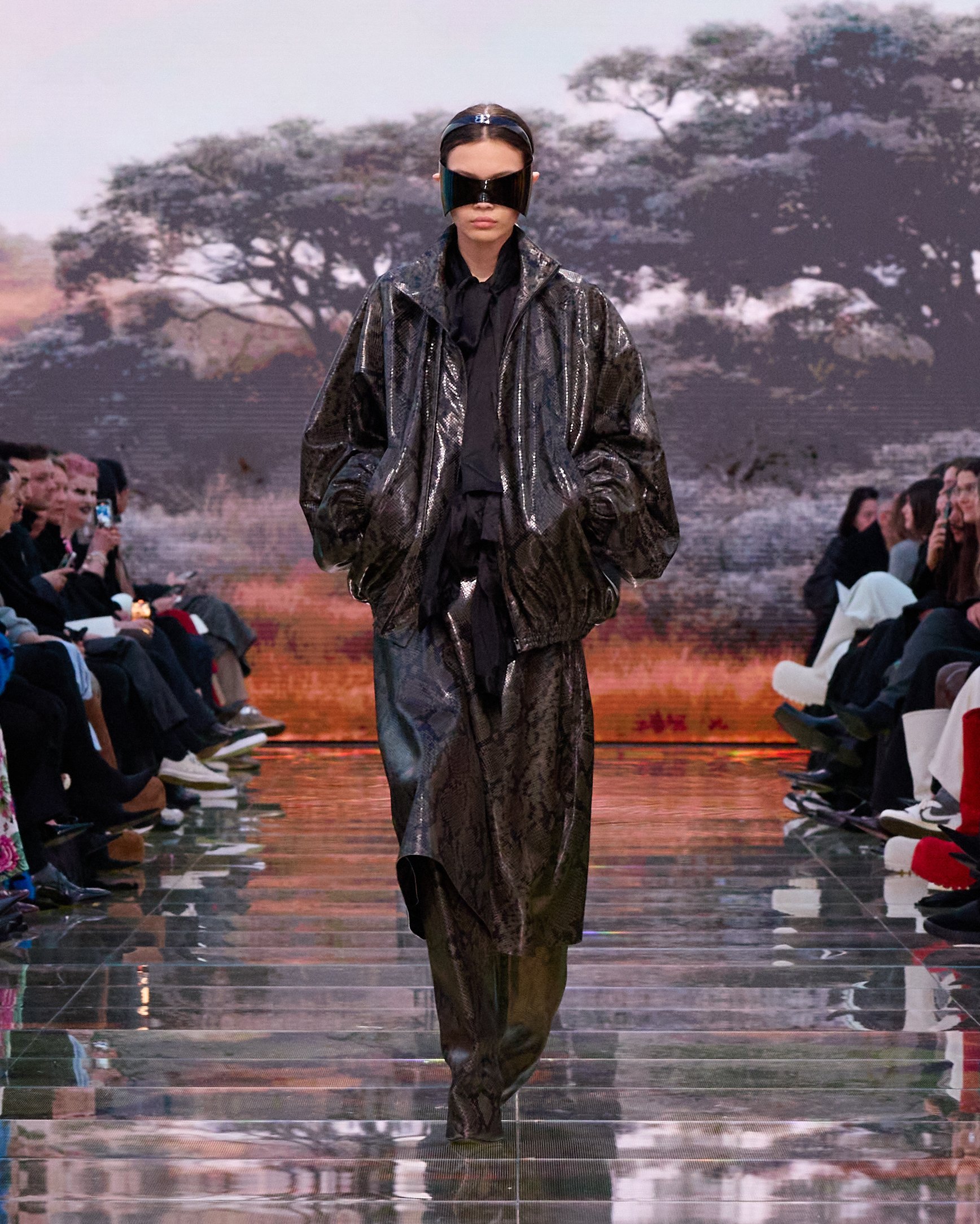 BALENCIAGA WINTER 24 LOOK 32_HEATHER.jpg