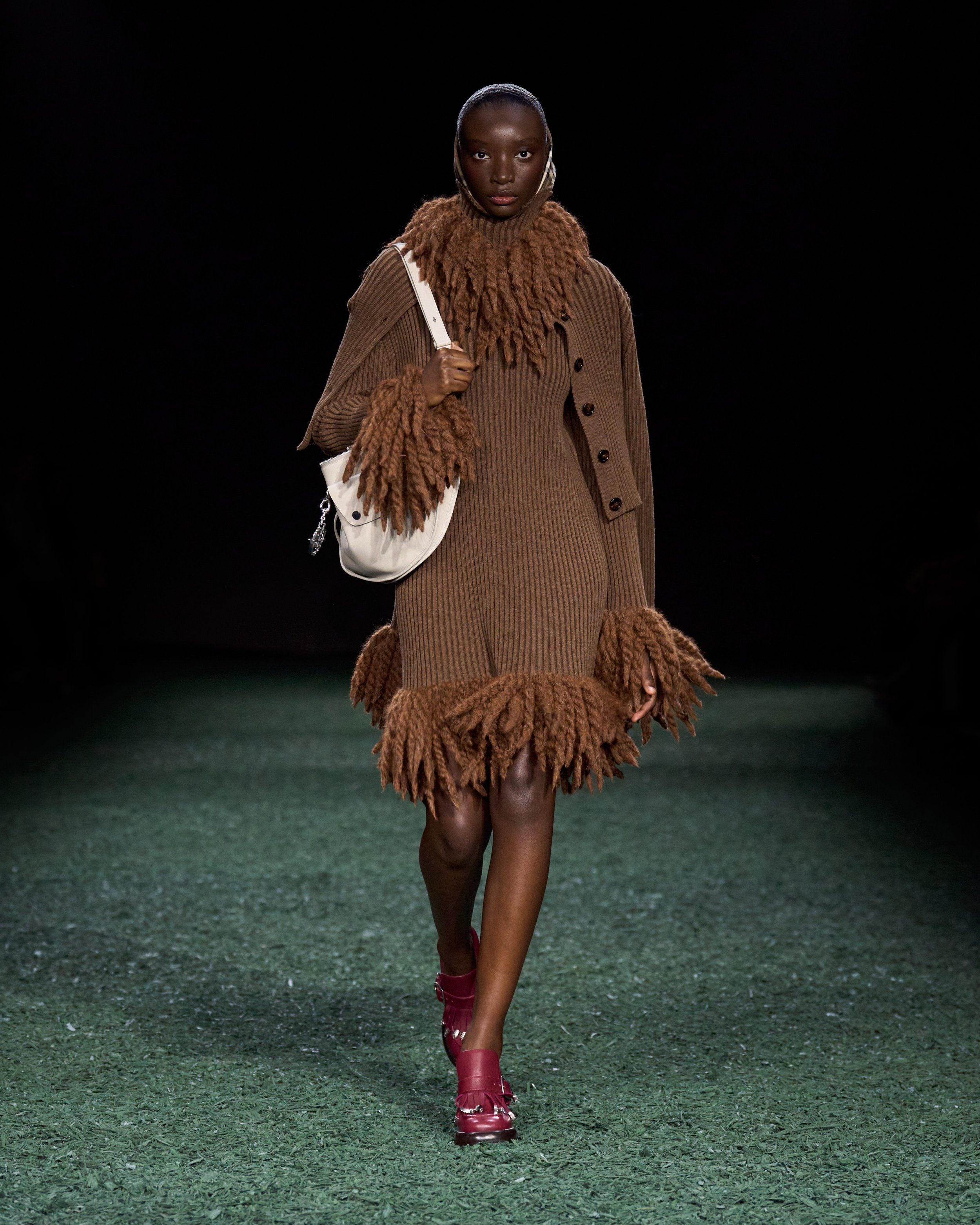 Burberry Winter 2024 Show - Look 8.jpg