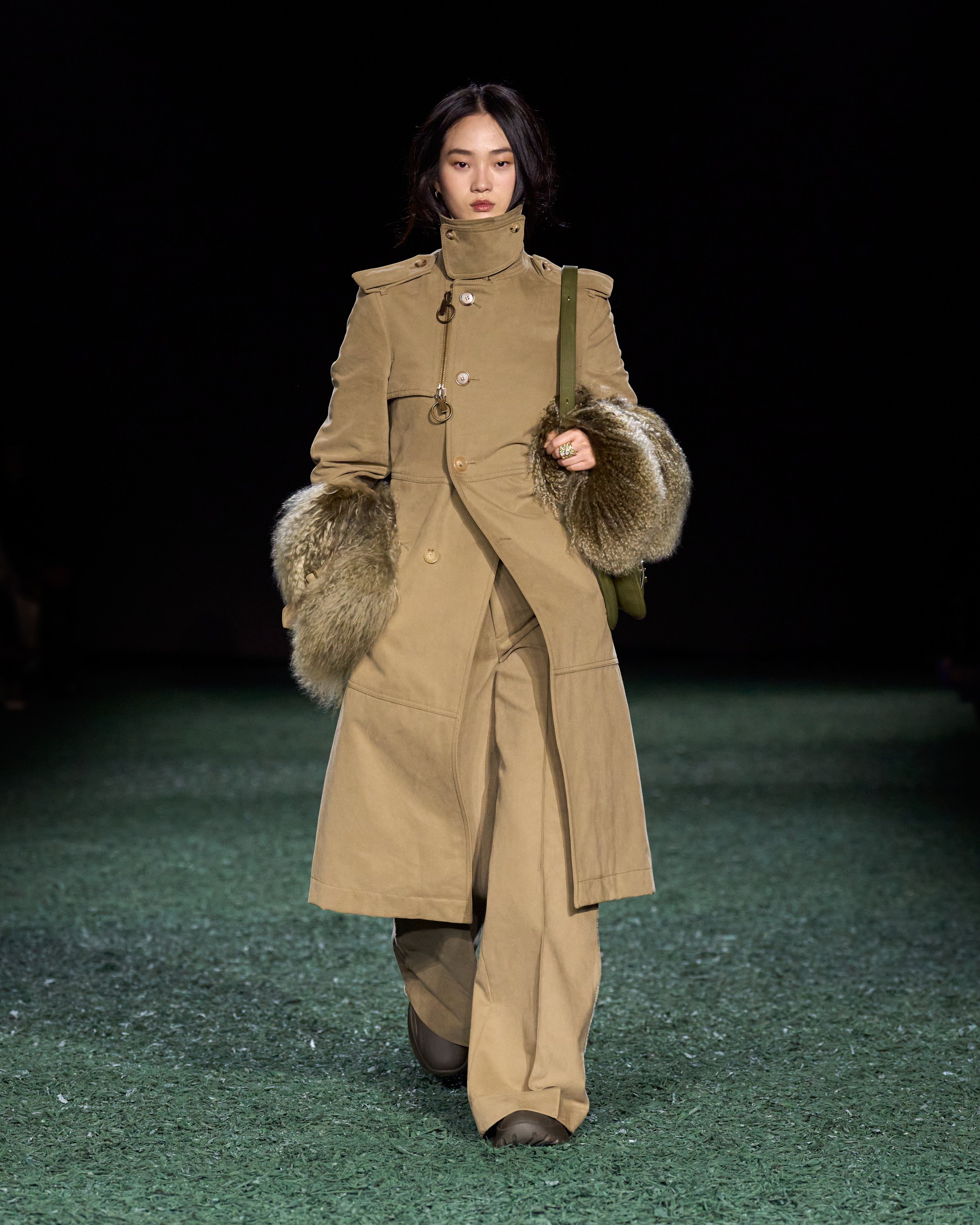 Burberry Winter 2024 Show - Look 12.jpg