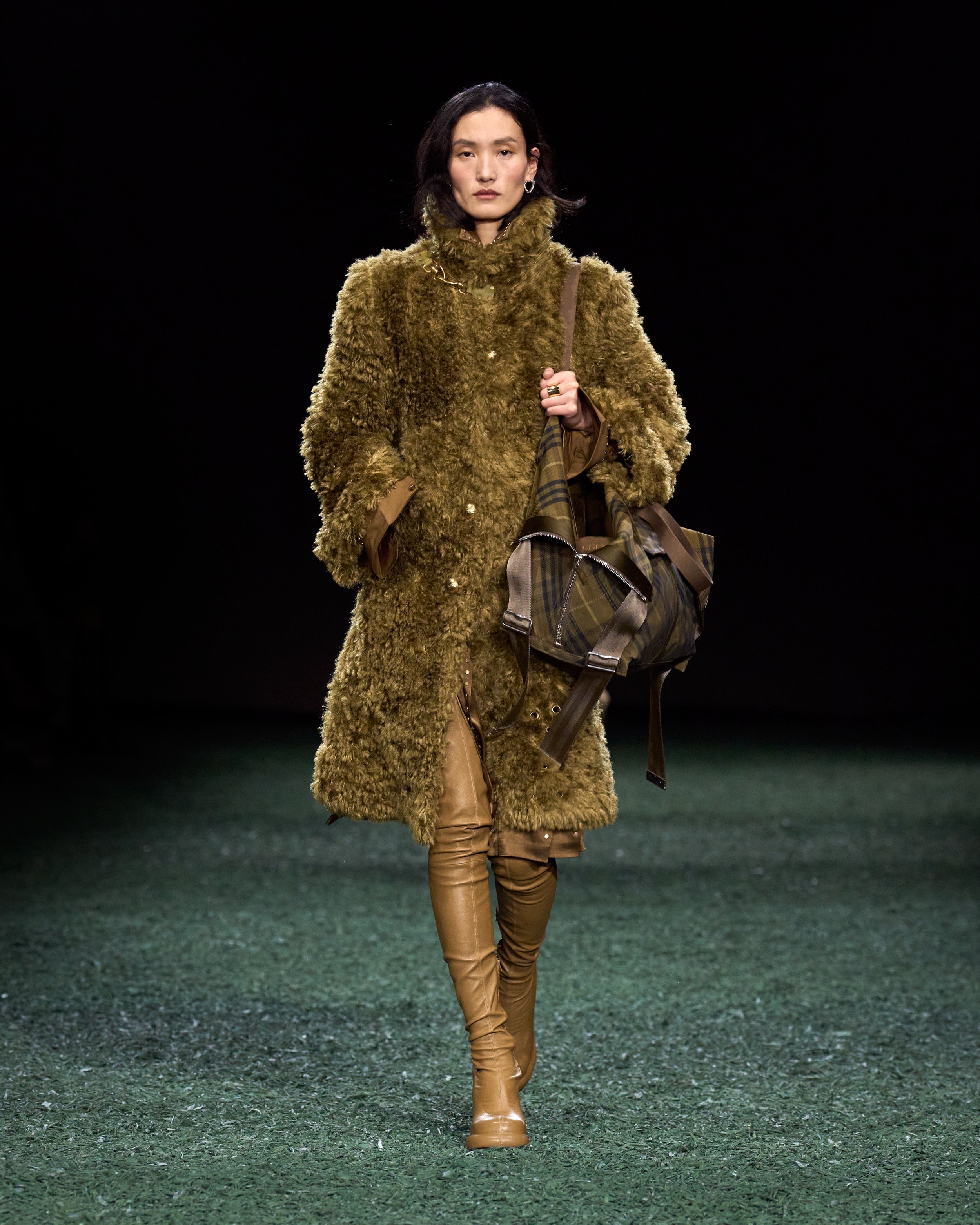 Burberry Winter 2024 Show - Look 15.jpg