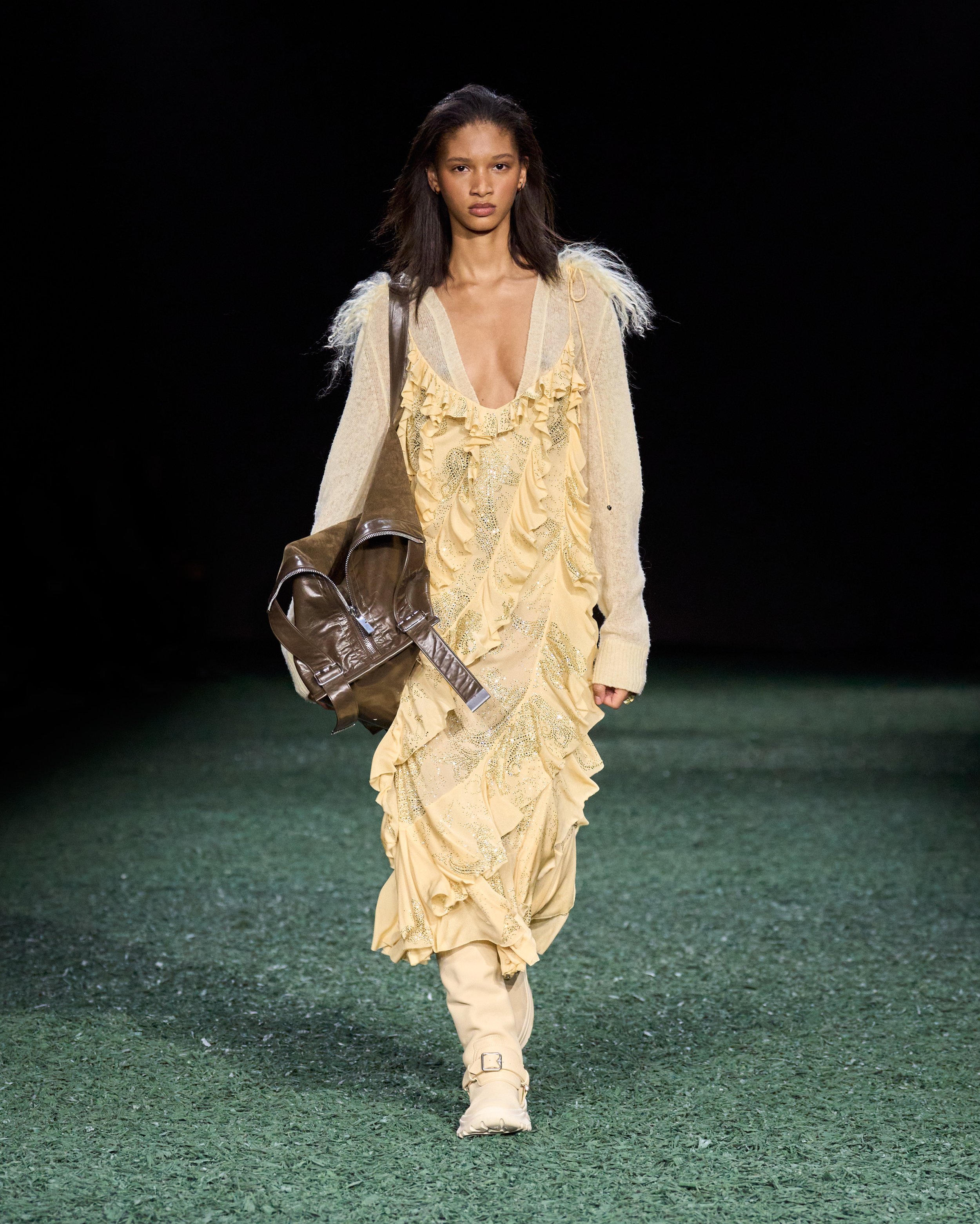 Burberry Winter 2024 Show - Look 25.jpg