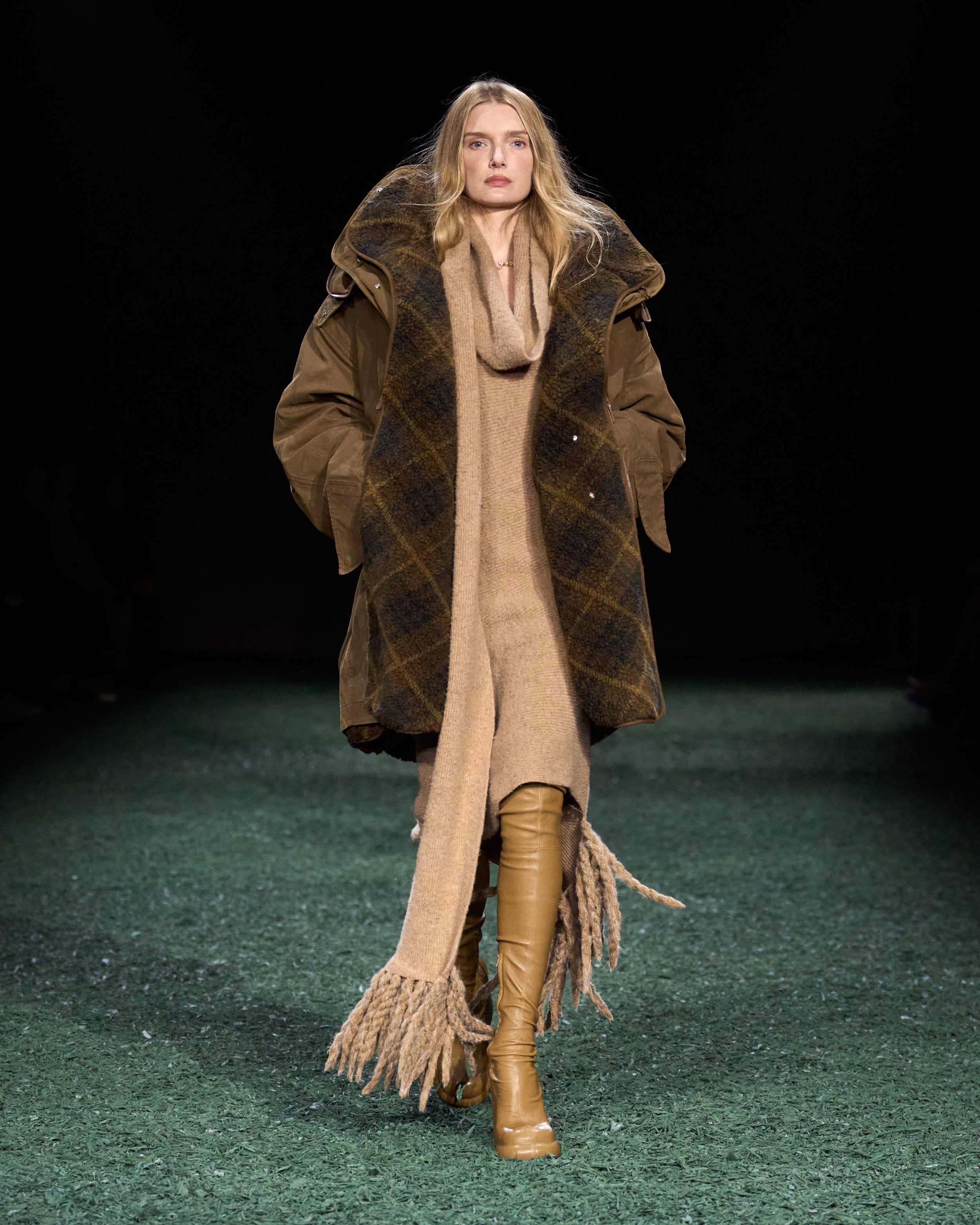 Burberry Winter 2024 Show - Look 27.jpg