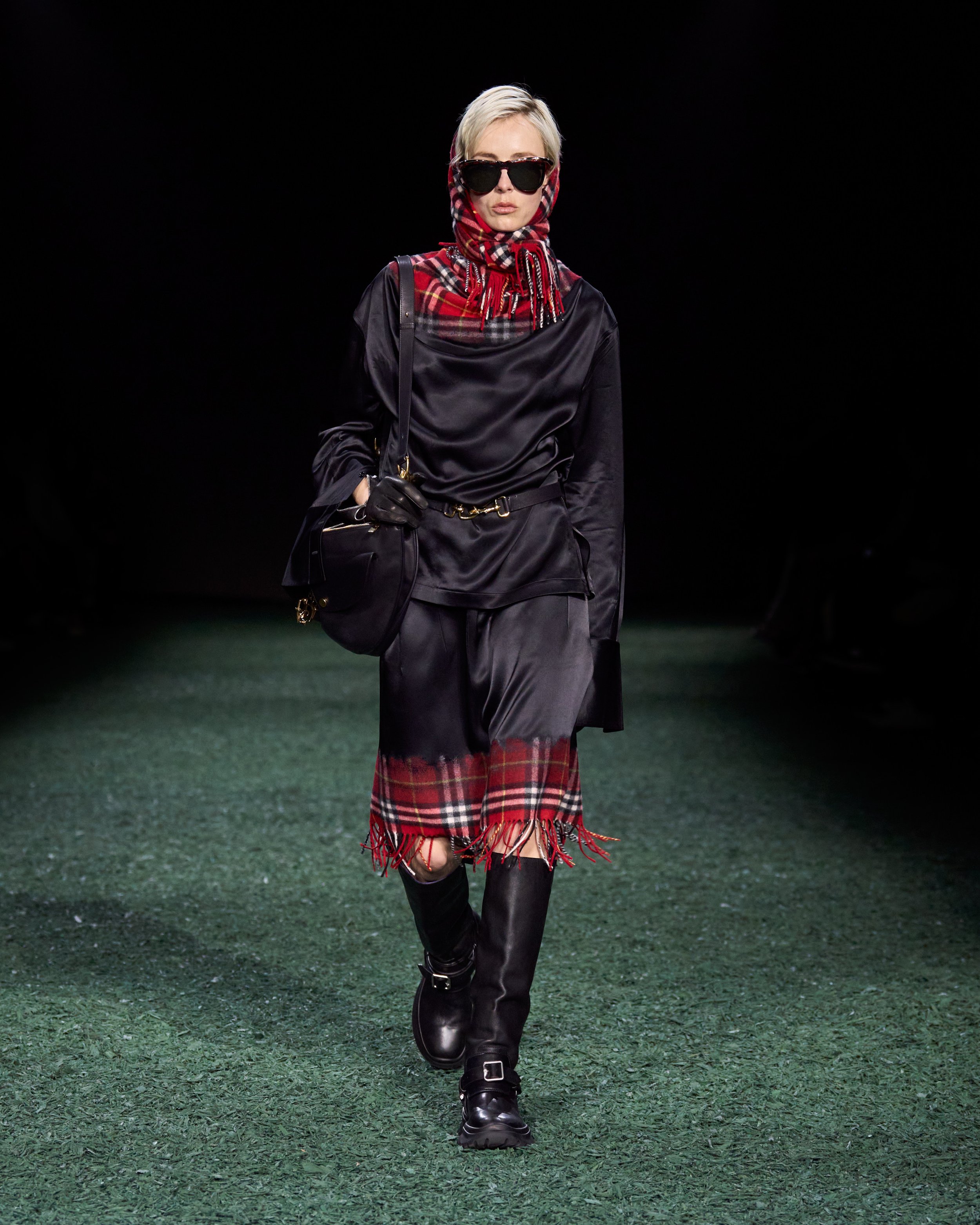 Burberry Winter 2024 Show - Look 40.jpg