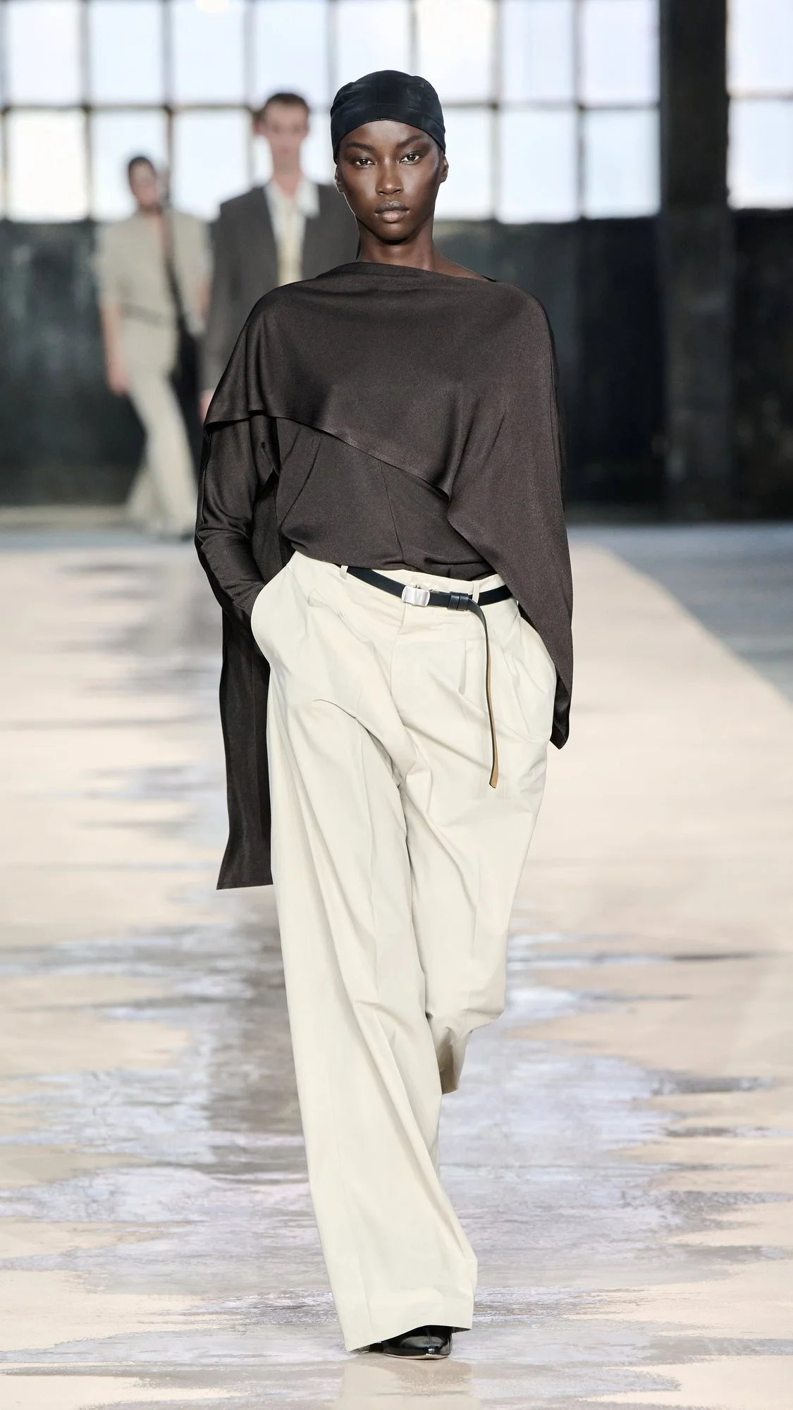 BOSS_Spring_Summer_26_Fashion_Show_RUNWAY_001_9x16__image-mid-res.jpeg