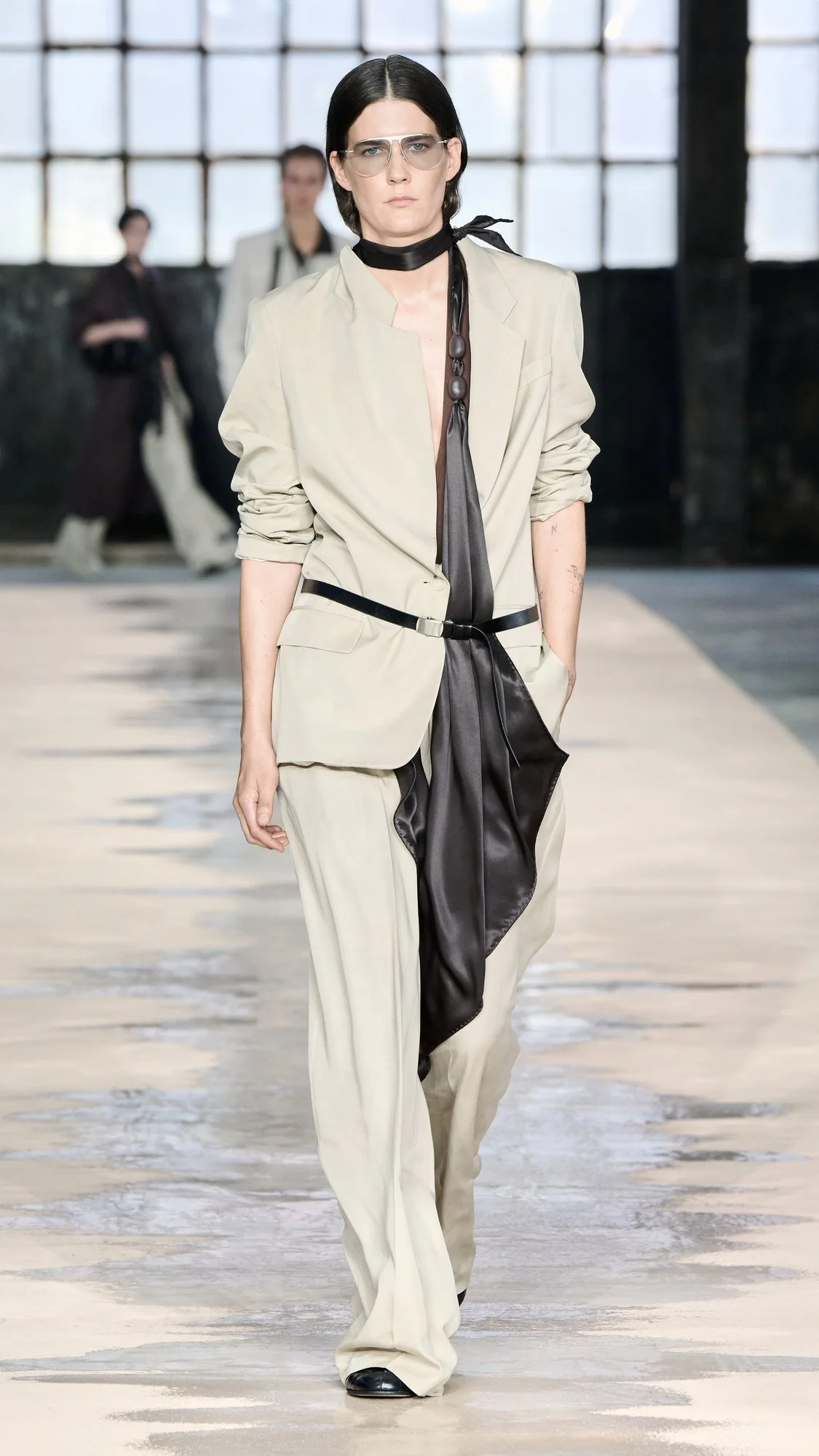 BOSS_Spring_Summer_26_Fashion_Show_RUNWAY_003_9x16__image-mid-res.jpeg