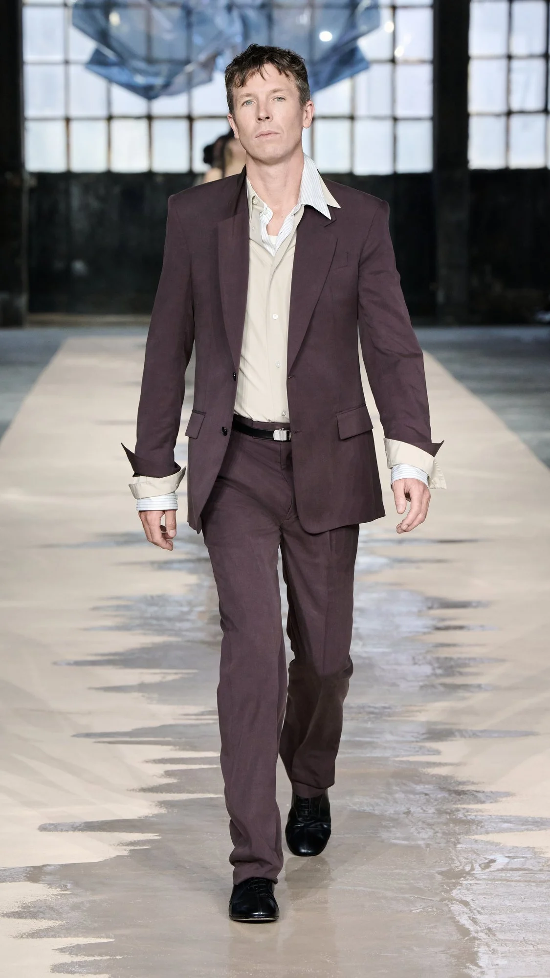 BOSS_Spring_Summer_26_Fashion_Show_RUNWAY_006_9x16__image-mid-res.jpeg